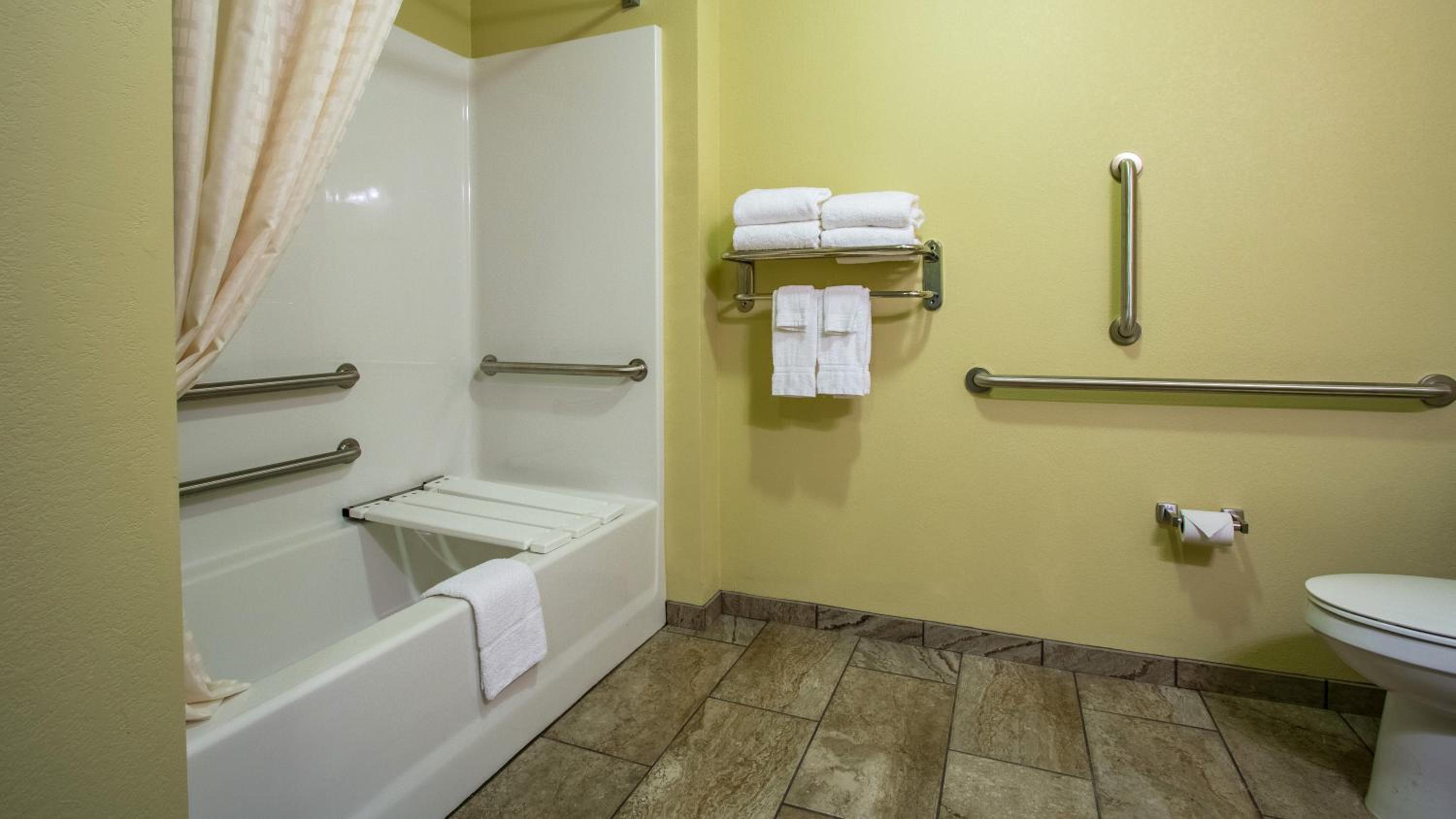 Cobblestone Hotel  Suites - Orrville - Property Image 6