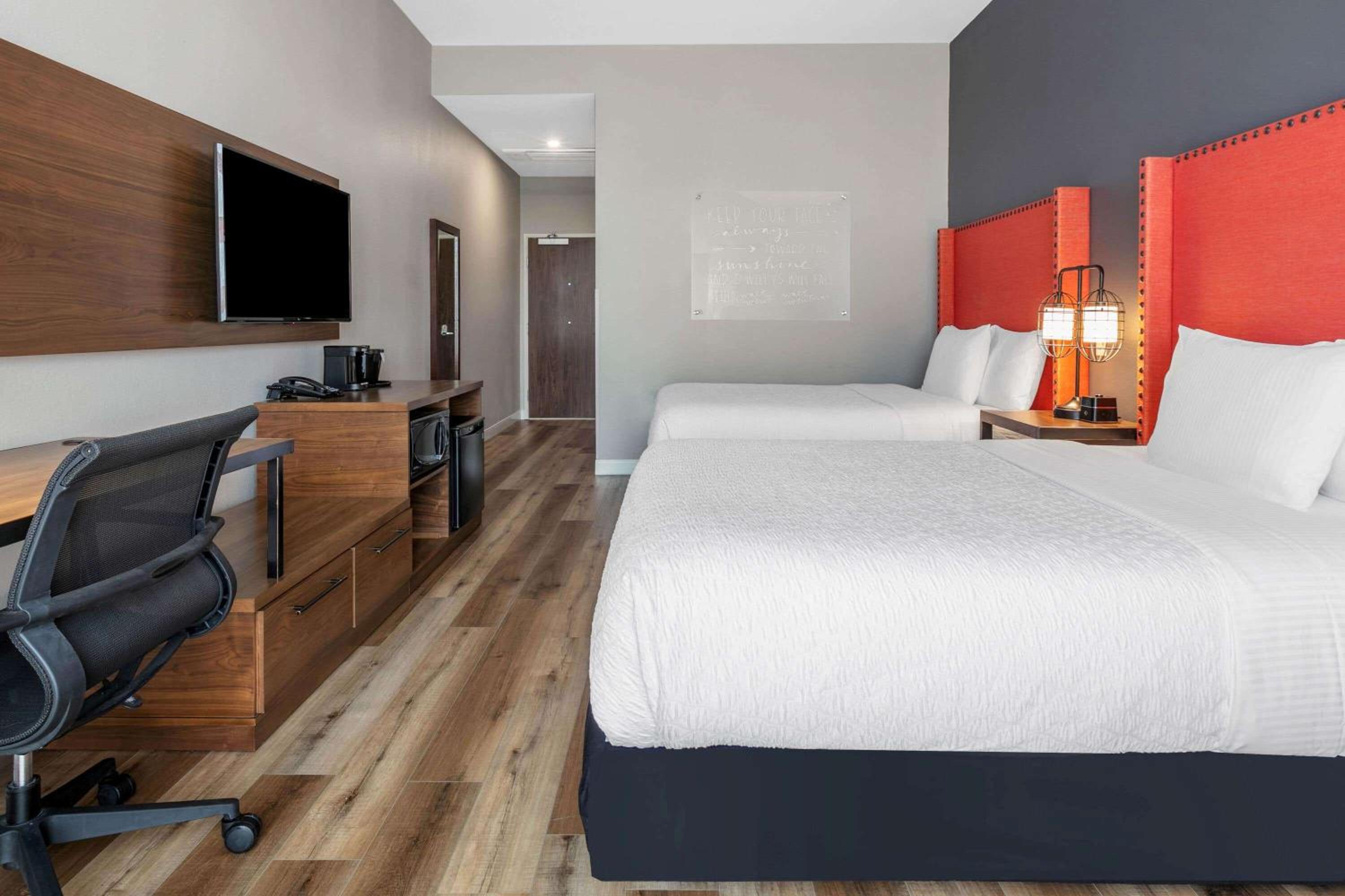 La Quinta Inn  Suites by Wyndham Lewisville - Property Image 1