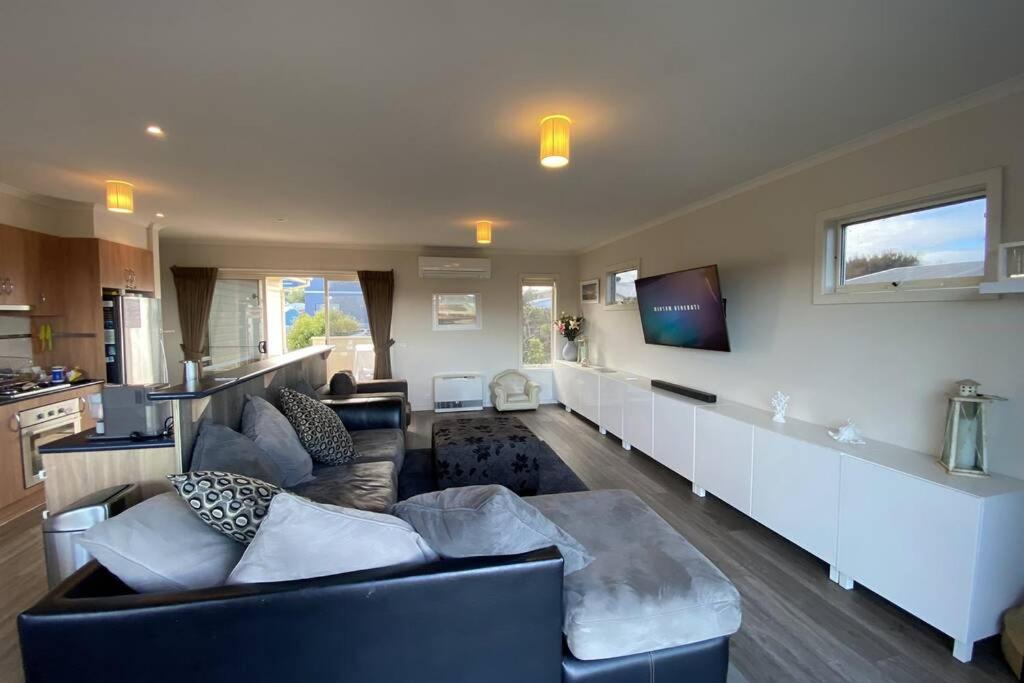 Jan Juc Ocean Views - Pet friendly - Minimum 2 nights Only !!