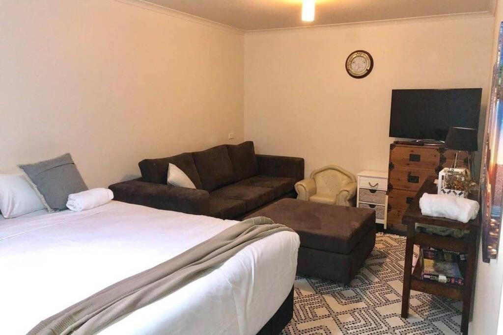 Jan Juc Ocean Views - Pet friendly - Minimum 2 nights Only !!