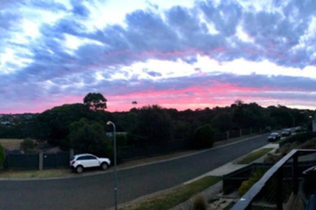 Jan Juc Ocean Views - Pet friendly - Minimum 2 nights Only !!