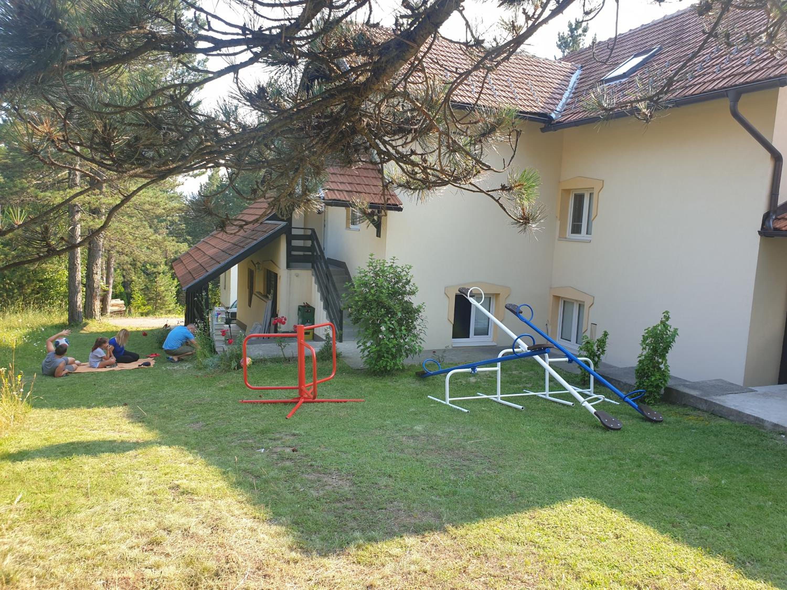 Photo 8