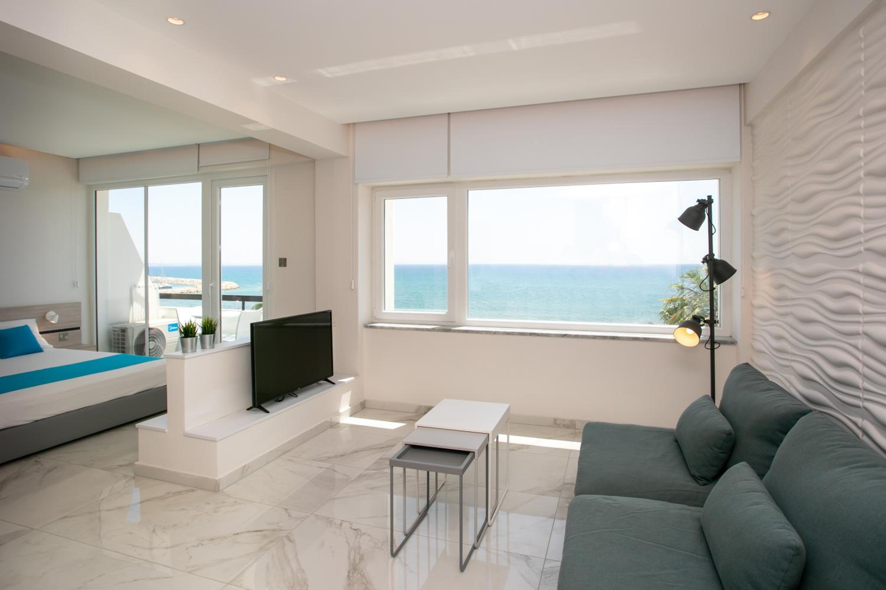 Les Palmiers Sunorama Beach Apartments