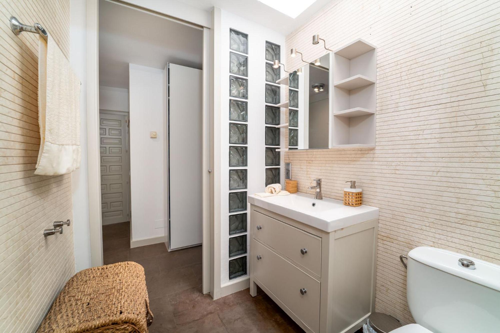 Azahara I, 25A small cozy apartment with great views located in the popular area of Nueva Andalucia view 4