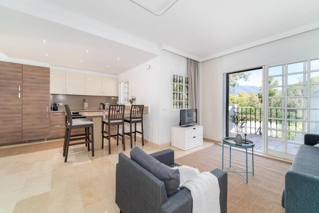 Aloha Pueblo beautiful apartment with roof-terrace next to Aloha golf view 4