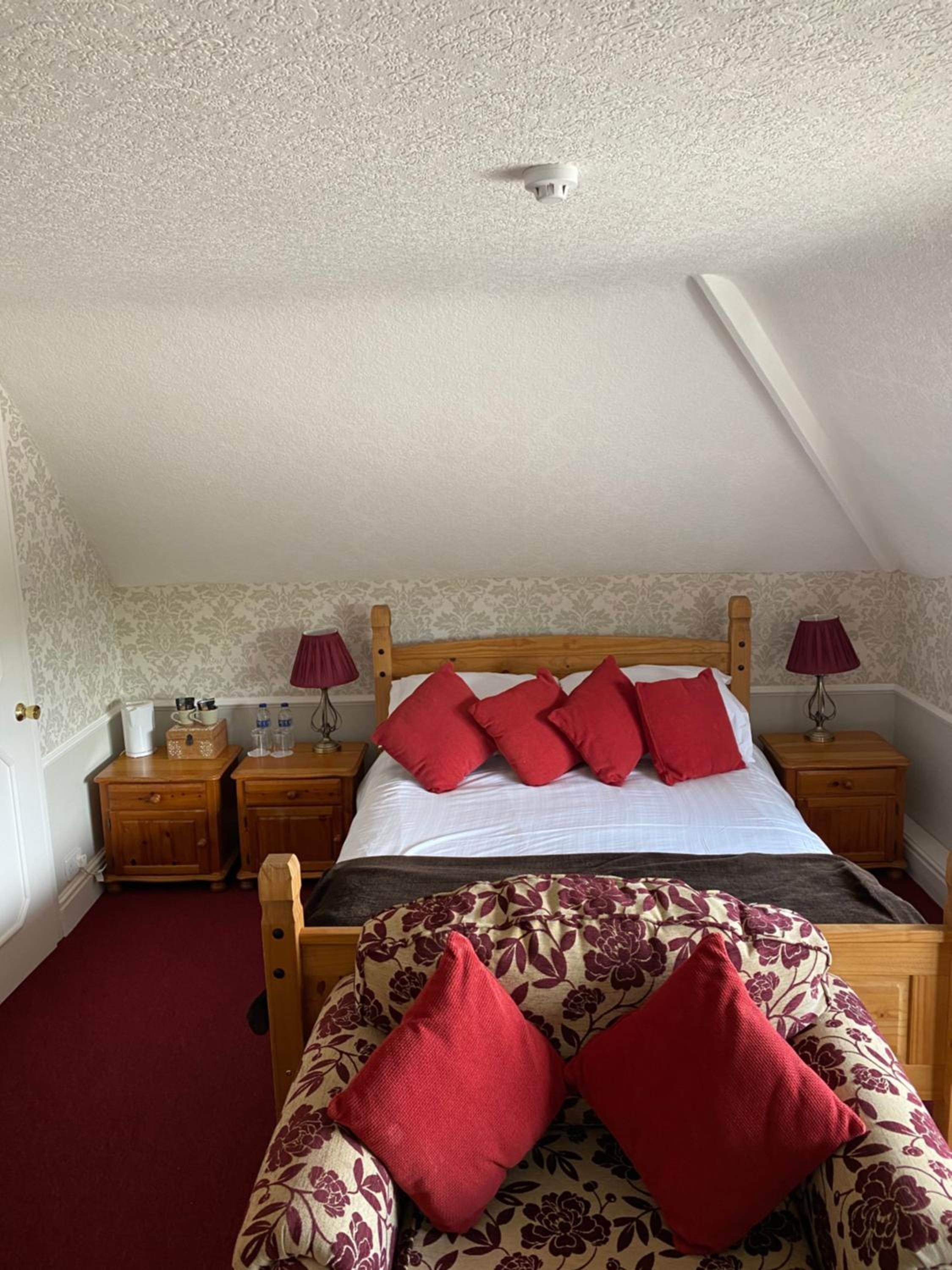 Greyhound Country Inn
