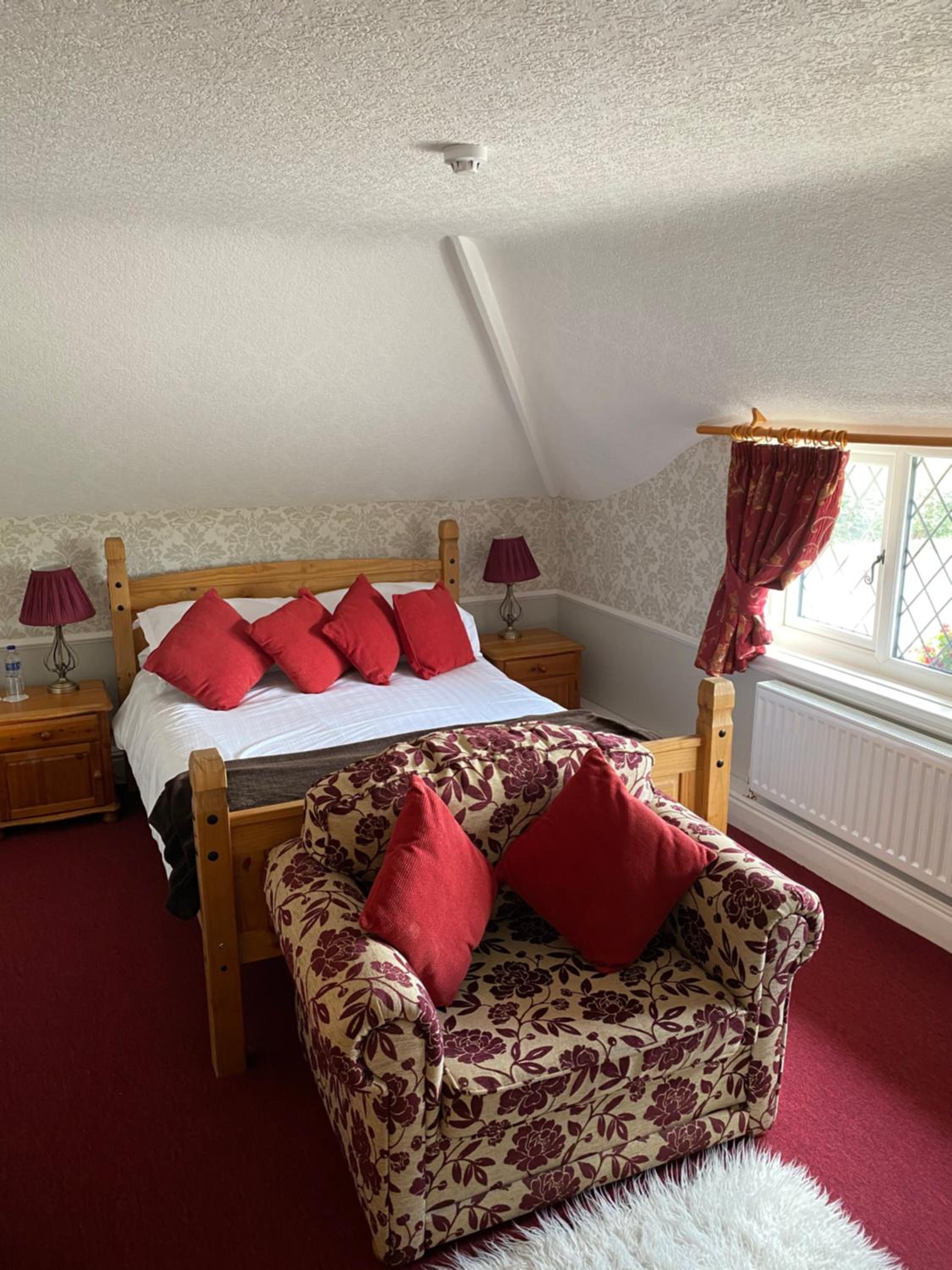 Greyhound Country Inn