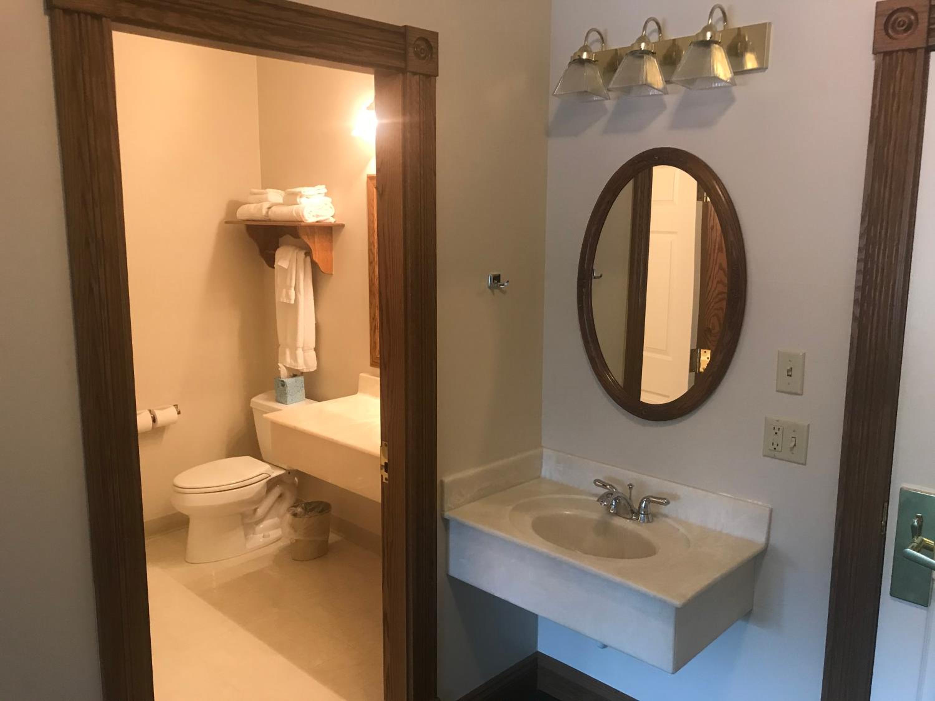 Inn at Amish Door