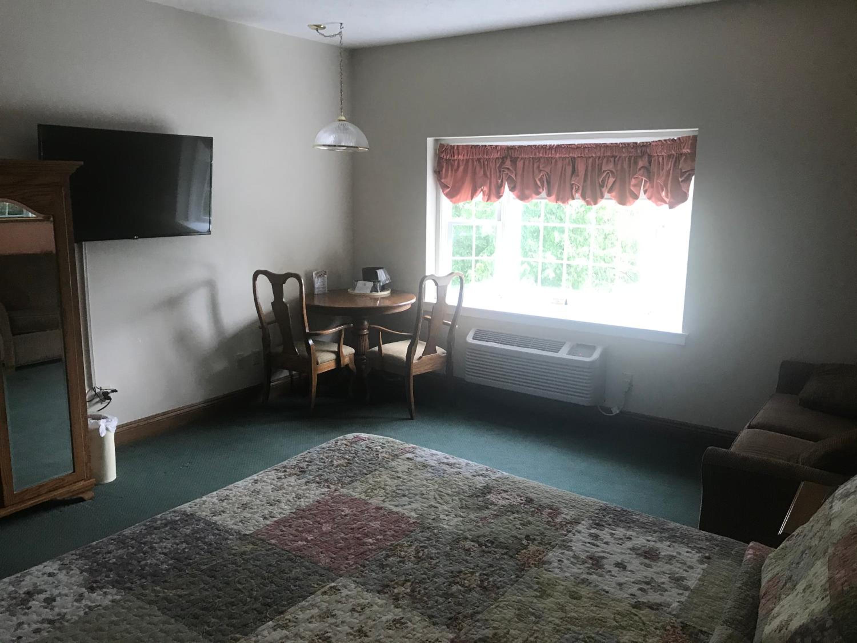Inn at Amish Door