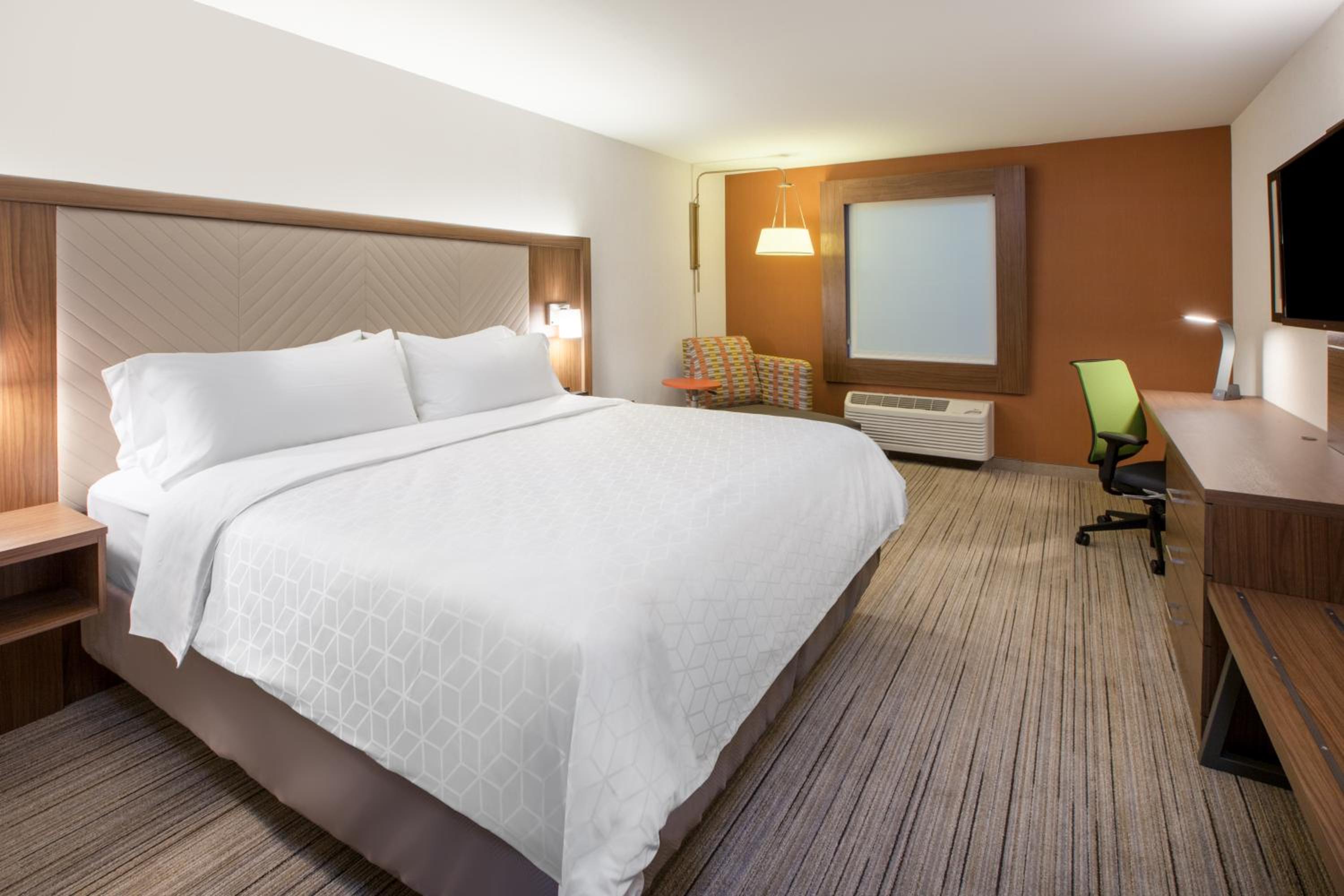 Palm Springs Vacations - Holiday Inn Express Suites Spring - Woodlands Area, an IHG Hotel - Property Image 34