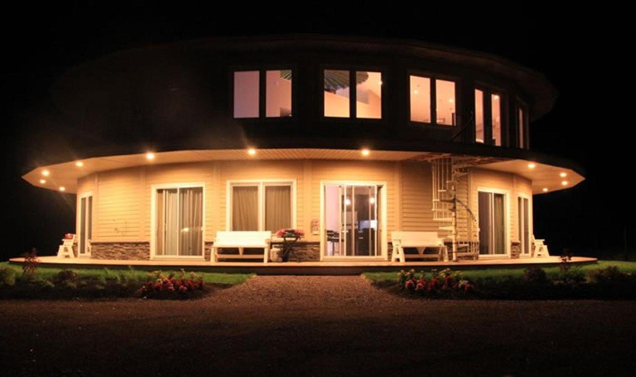 Around the Sea - Cana da's Rotating House, Suites & Tours