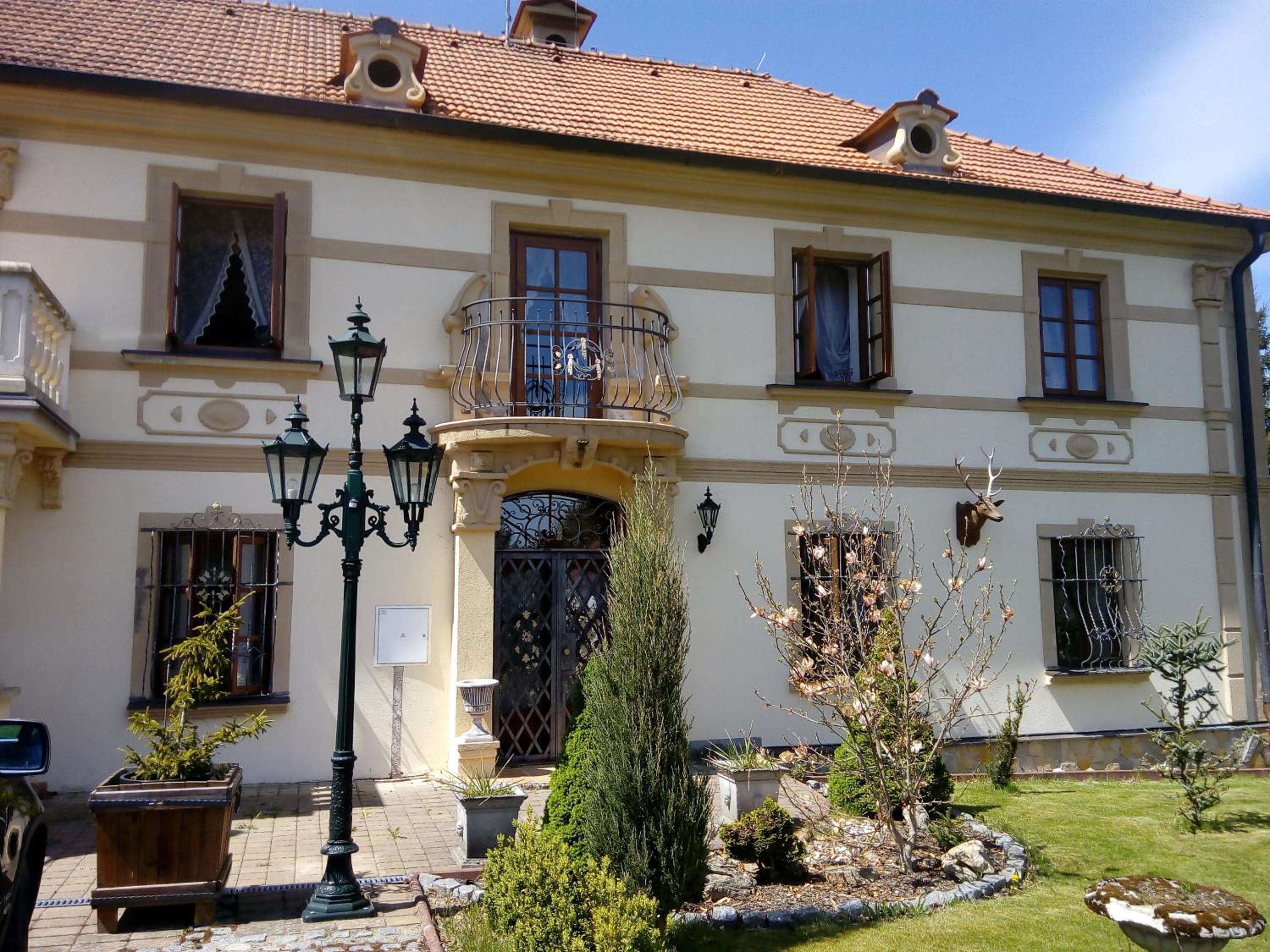 Zámeček Zdíky - Zámecký apartmán view 3