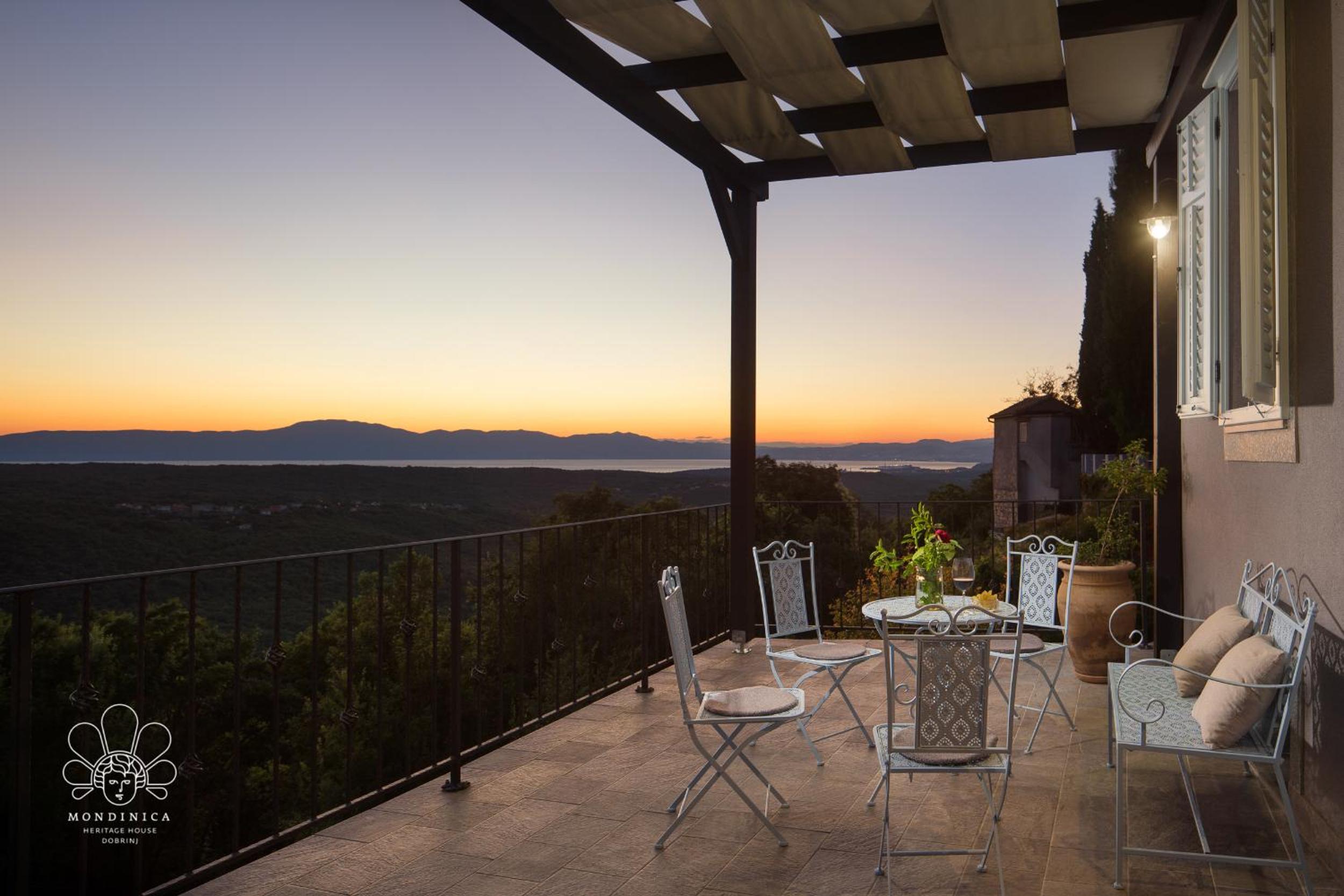 Mondinica Heritage House - Heated pool view 2