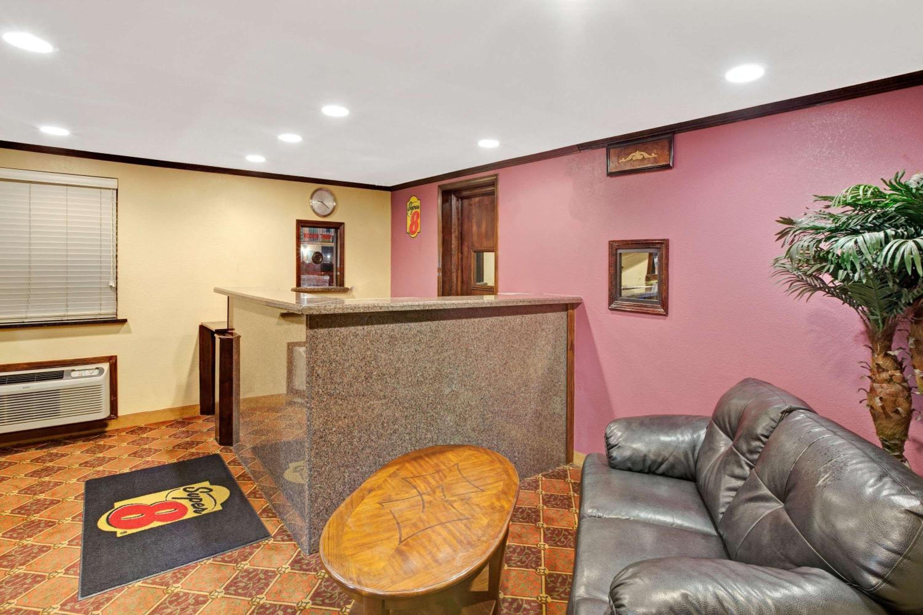 Oklahoma City Vacations - Super 8 by Wyndham Shawnee - Property Image 3