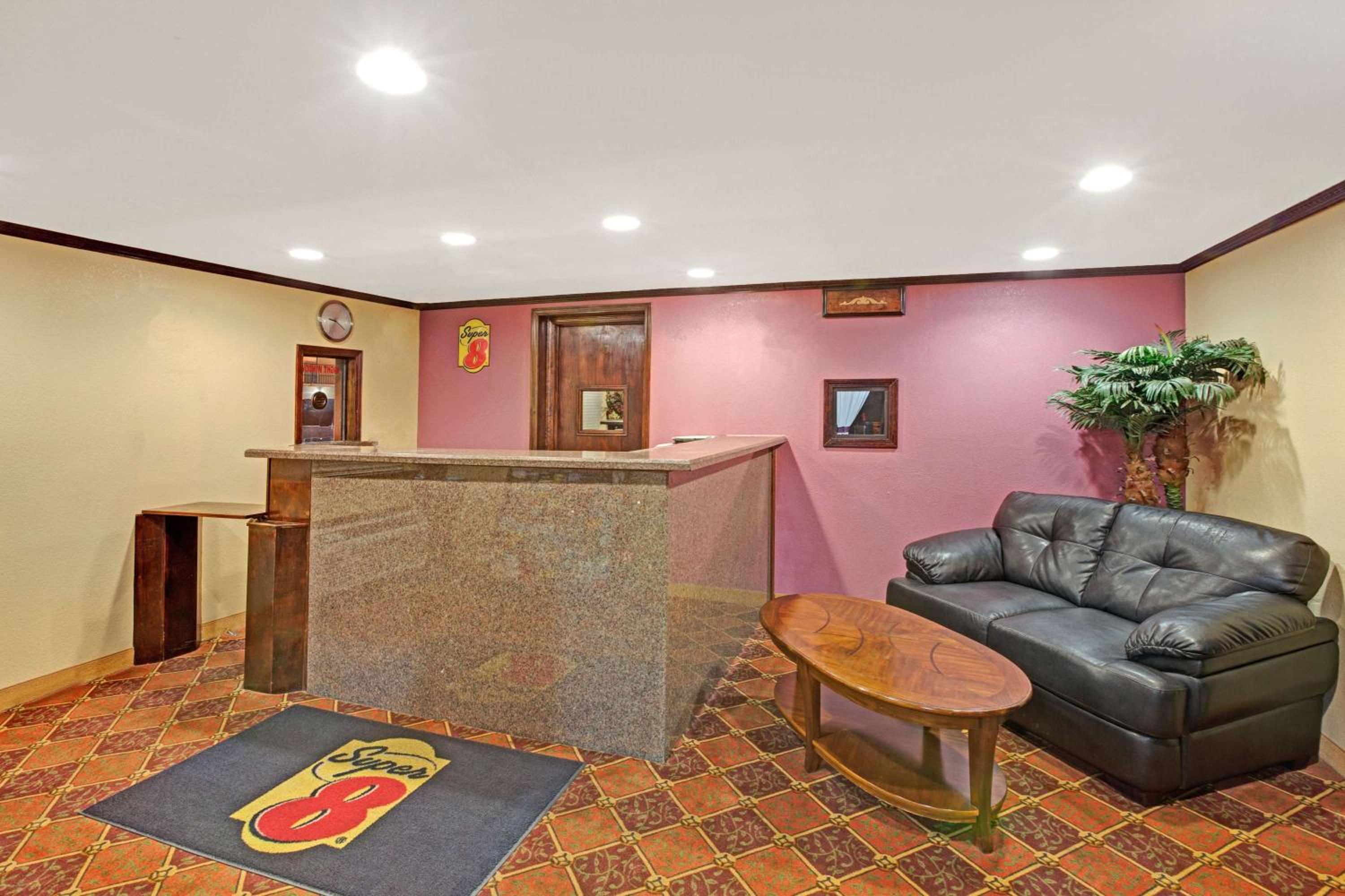 Oklahoma City Vacations - Super 8 by Wyndham Shawnee - Property Image 2
