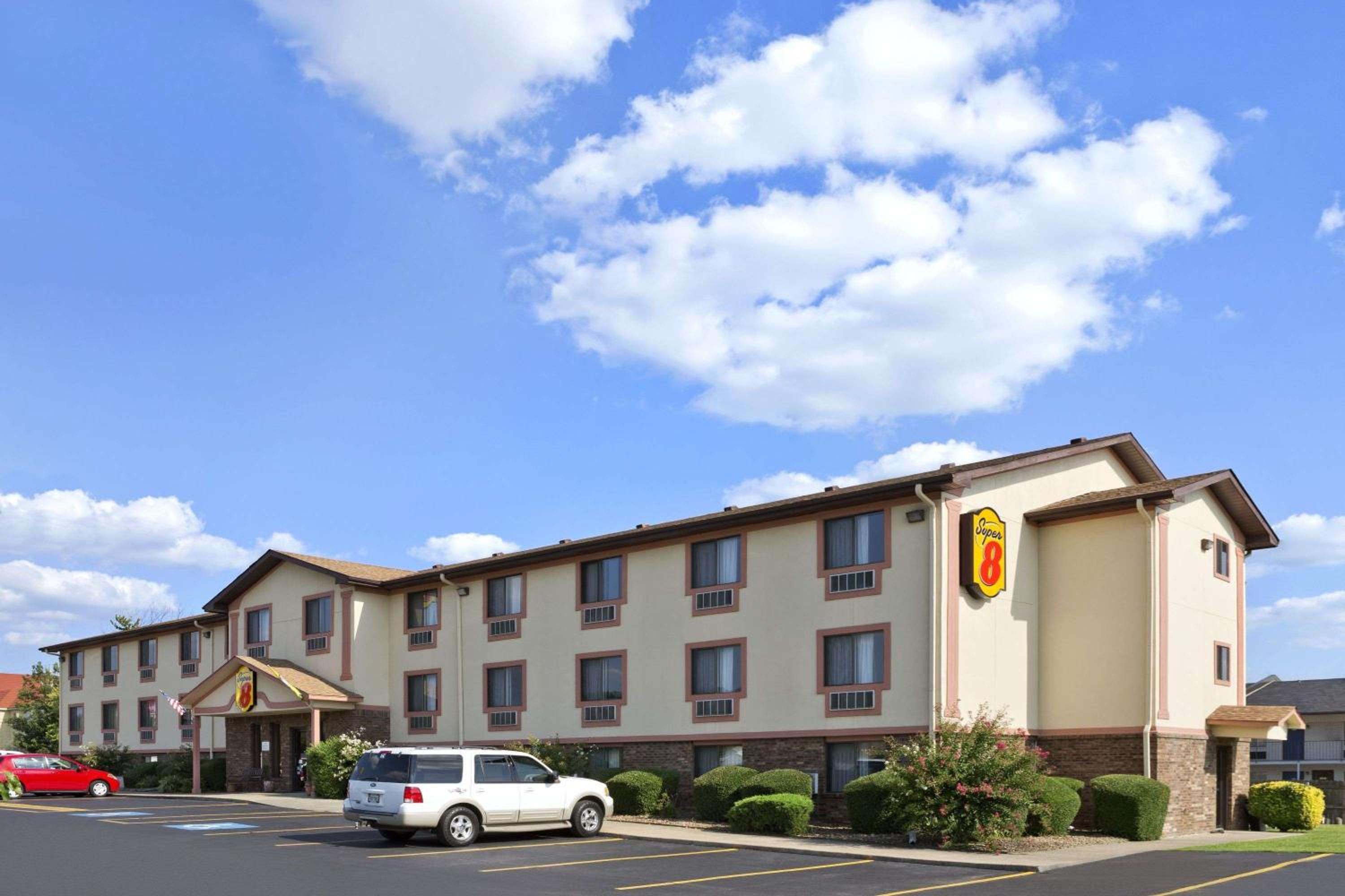Russellville Vacations - Super 8 by Wyndham Russellville - Property Image 12