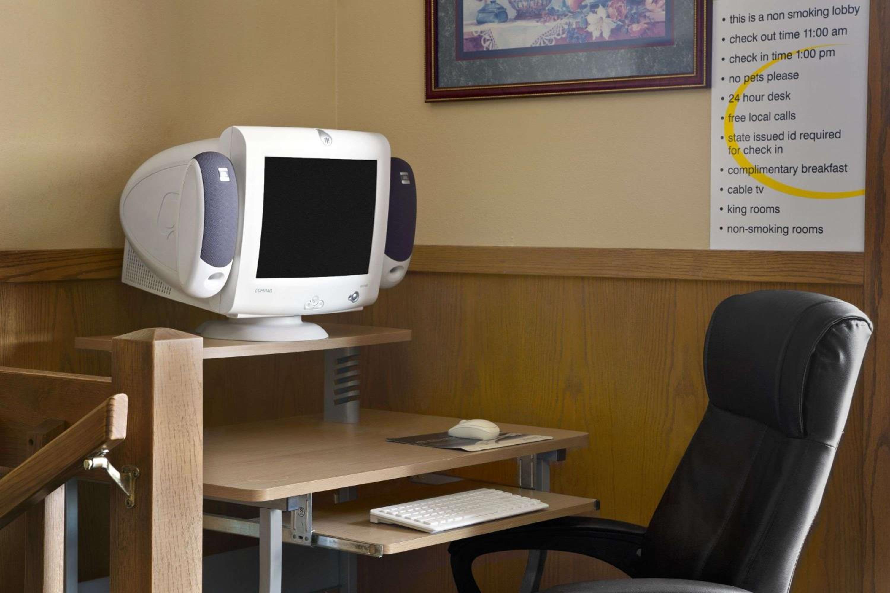 Russellville Vacations - Super 8 by Wyndham Russellville - Property Image 18