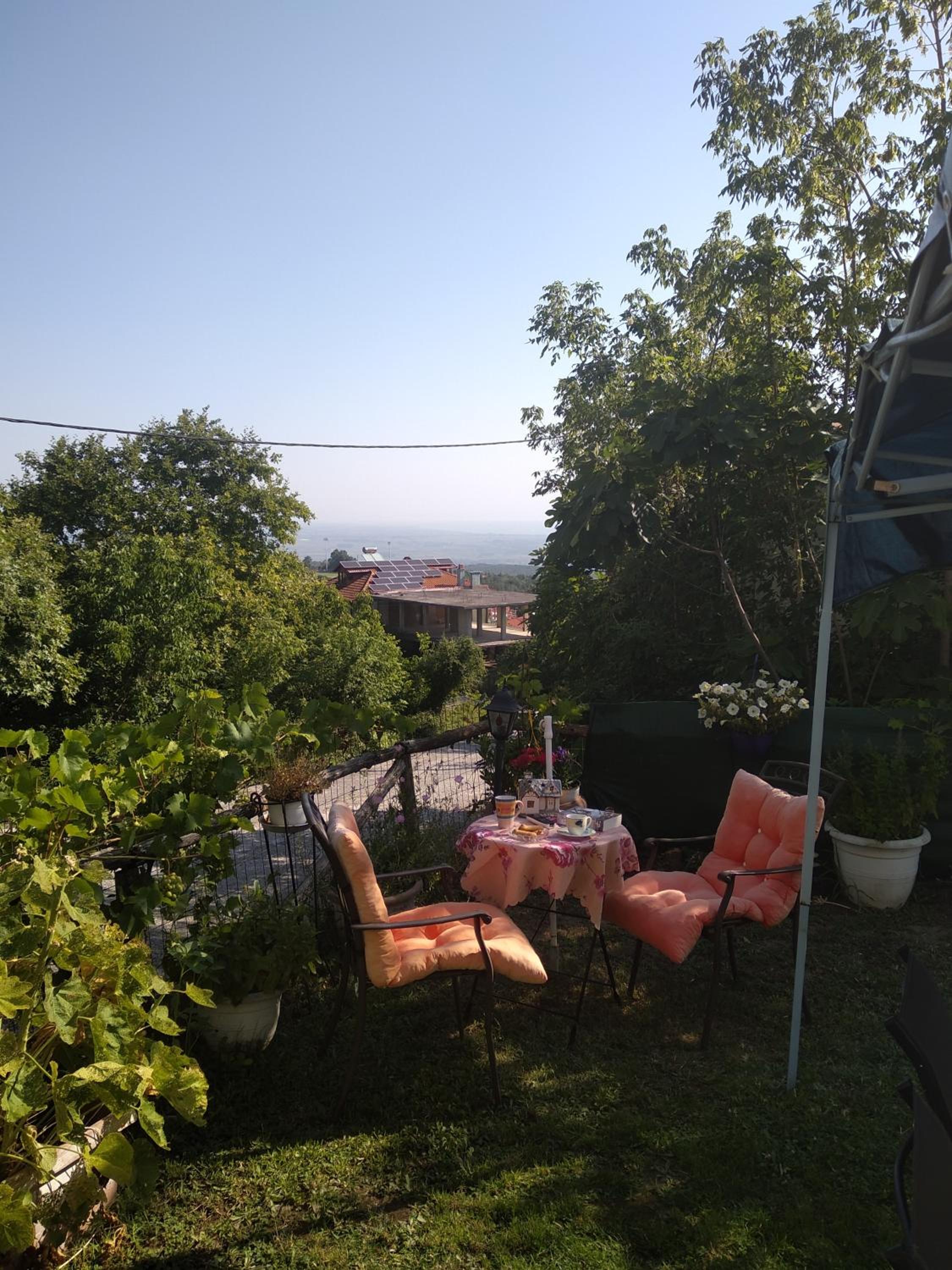 Refugio entre montañas photo 3