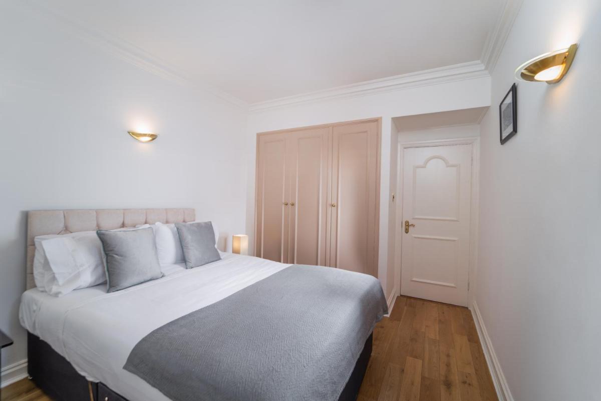 Stay in bond street
