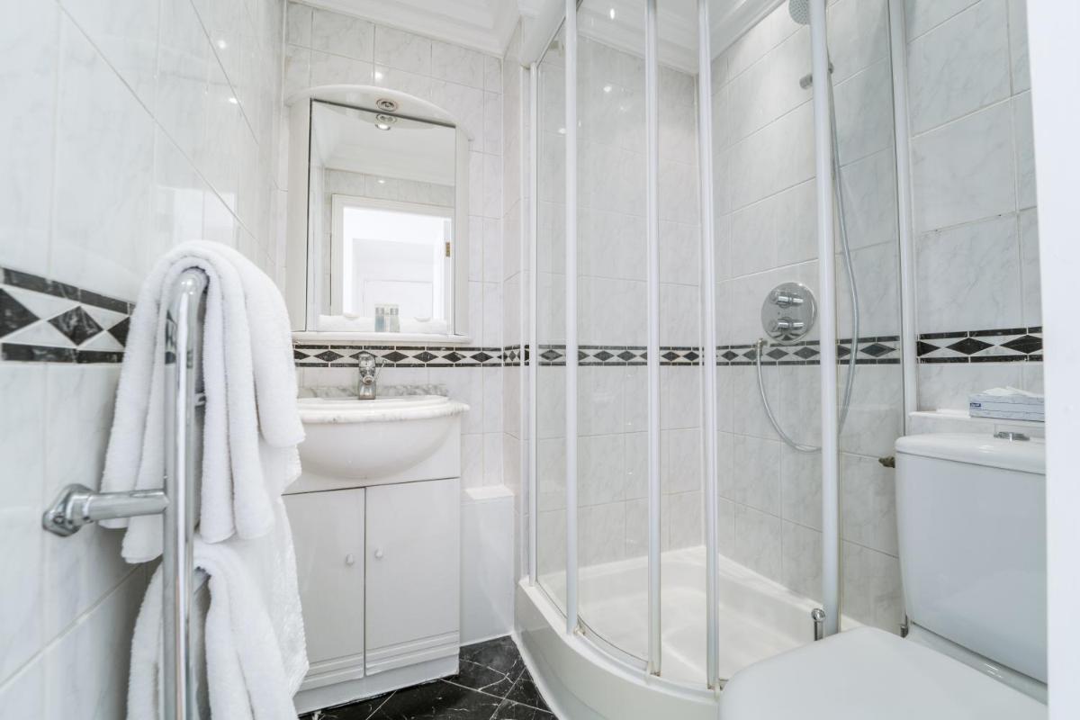 Stay in bond street