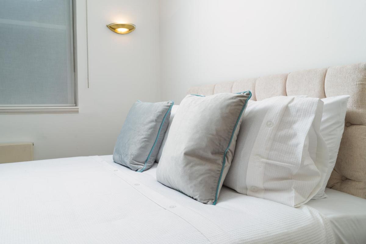 Stay in bond street