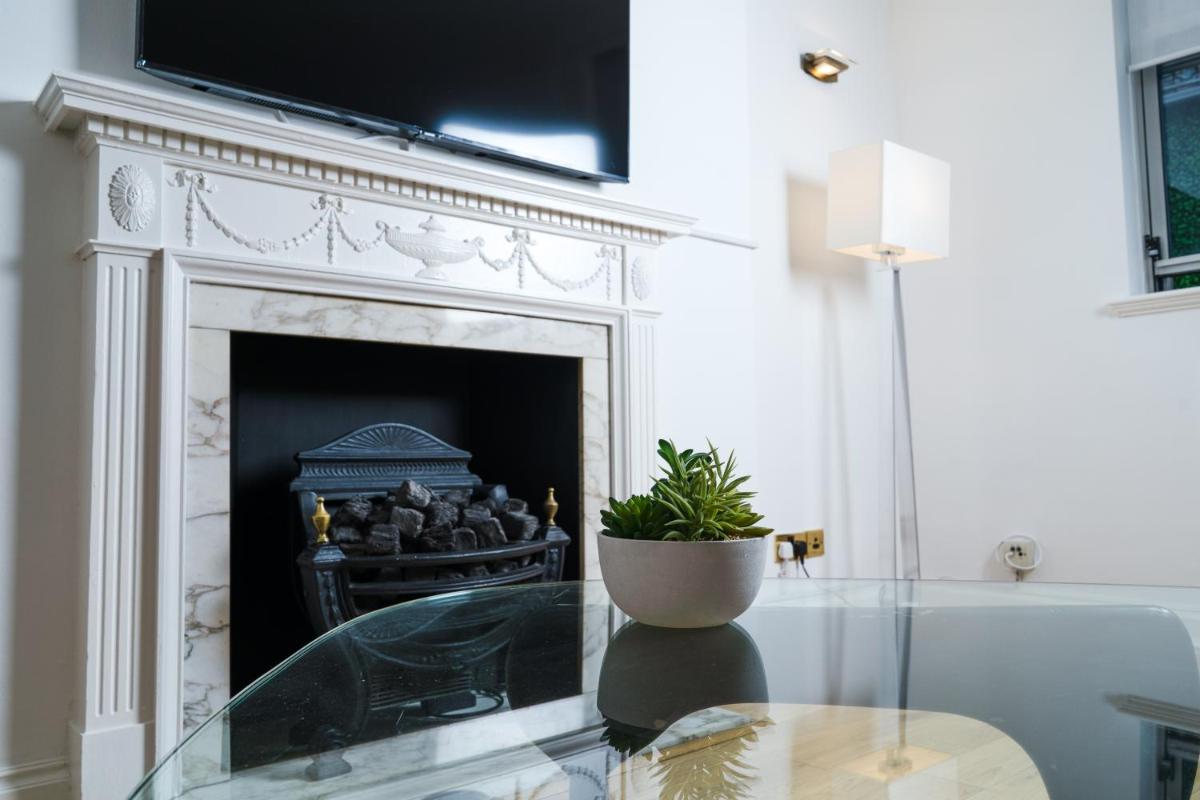 Stay in bond street