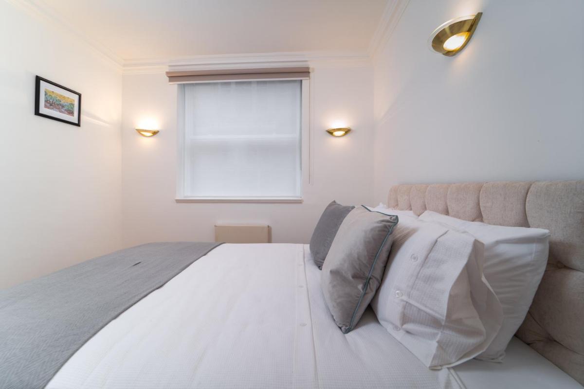 Stay in bond street