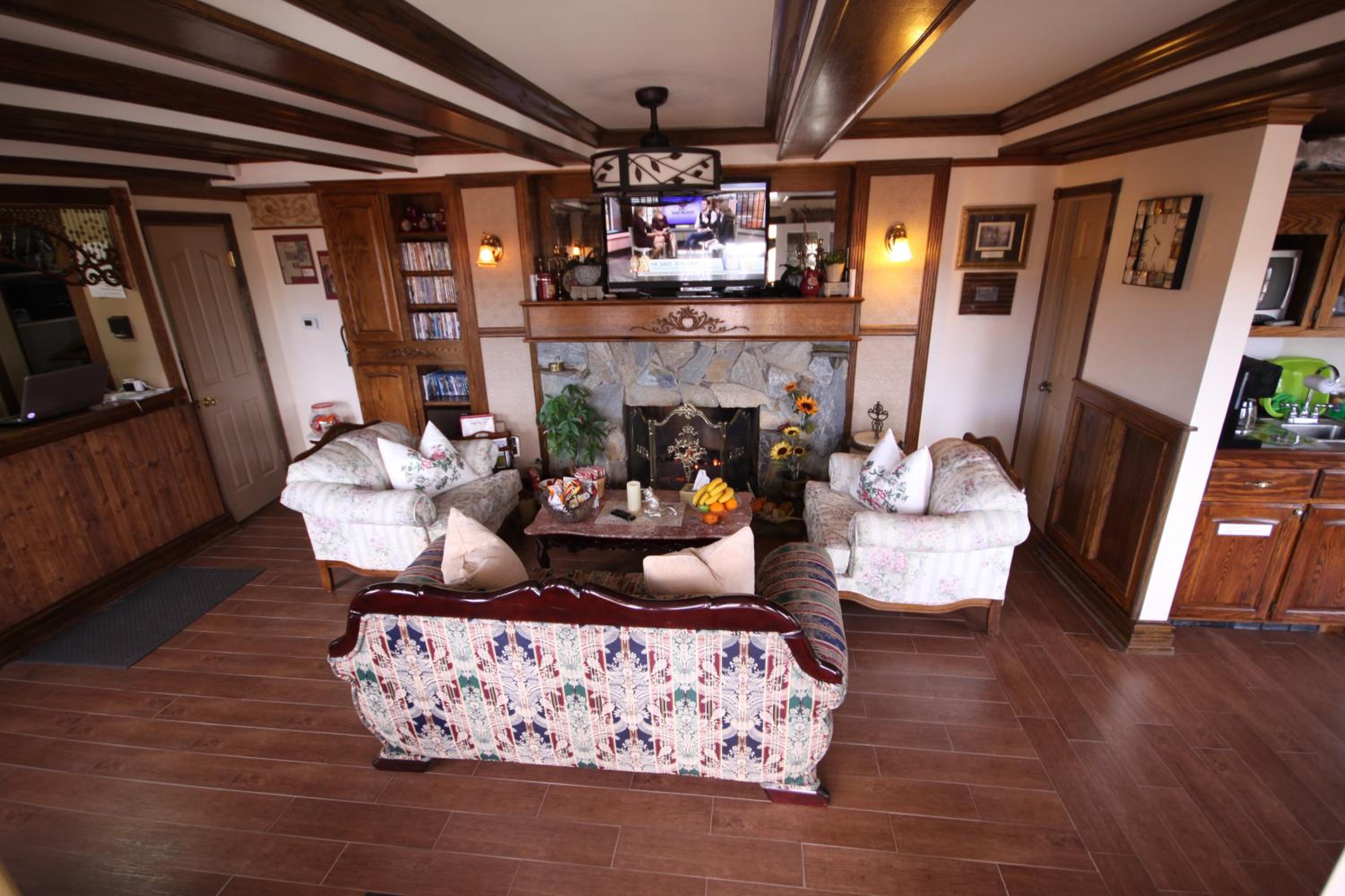 Arrowhead Lake Inn