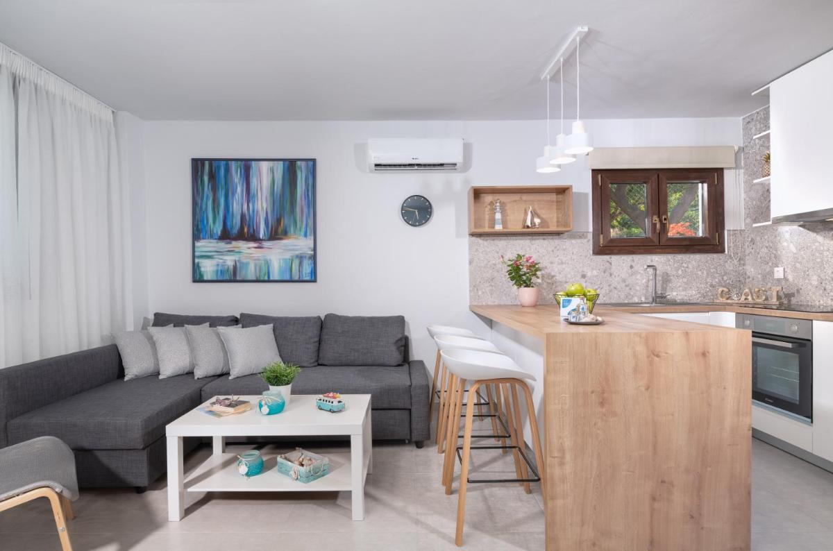 Blue Coast Garden Apartments photo 4