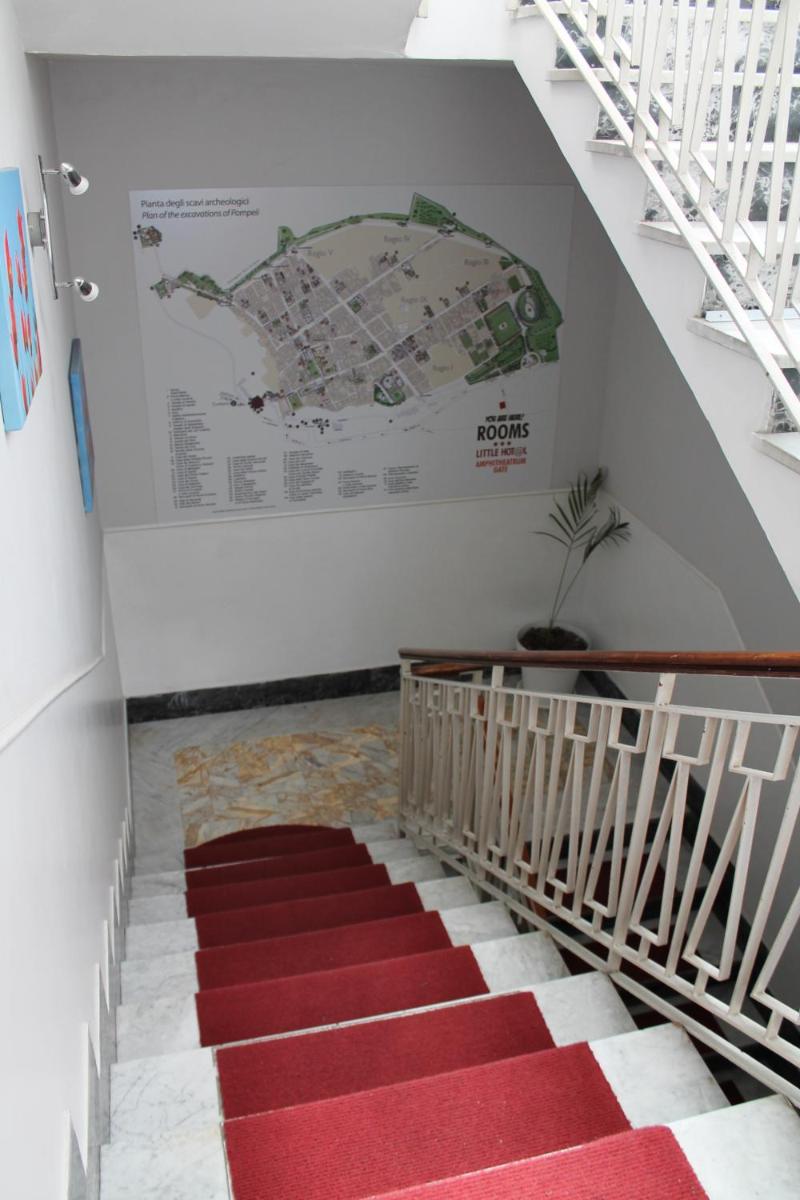 Amphitheatrum Gate