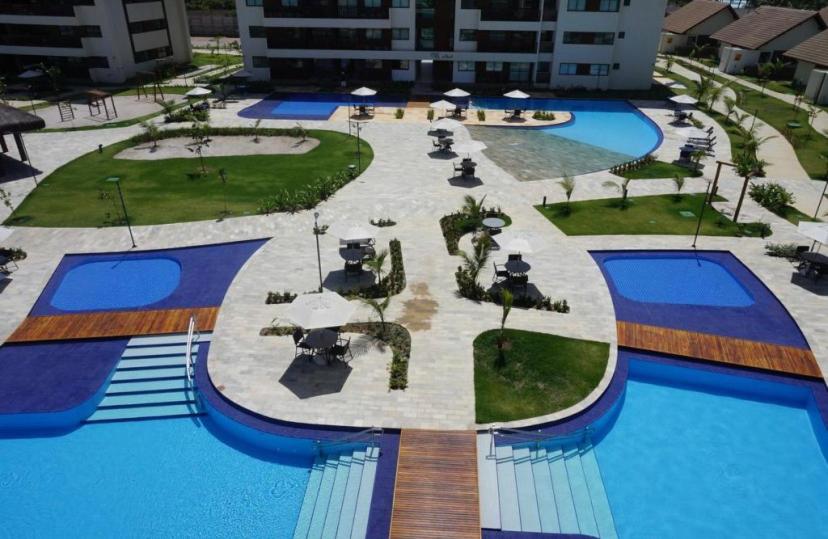 Flat Super Luxo Térreo Frente Piscinas