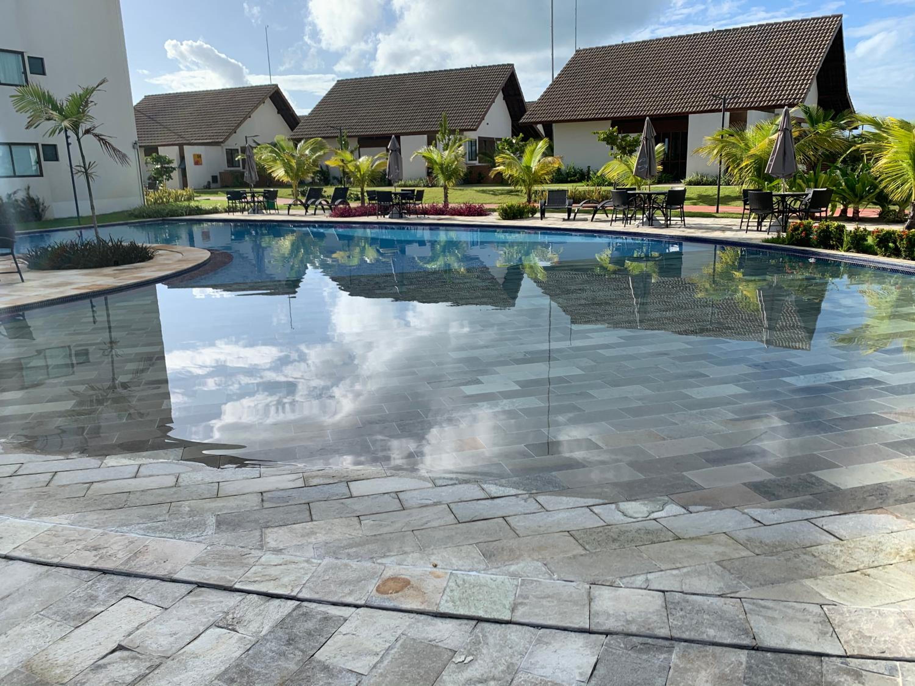 Flat Super Luxo Térreo Frente Piscinas