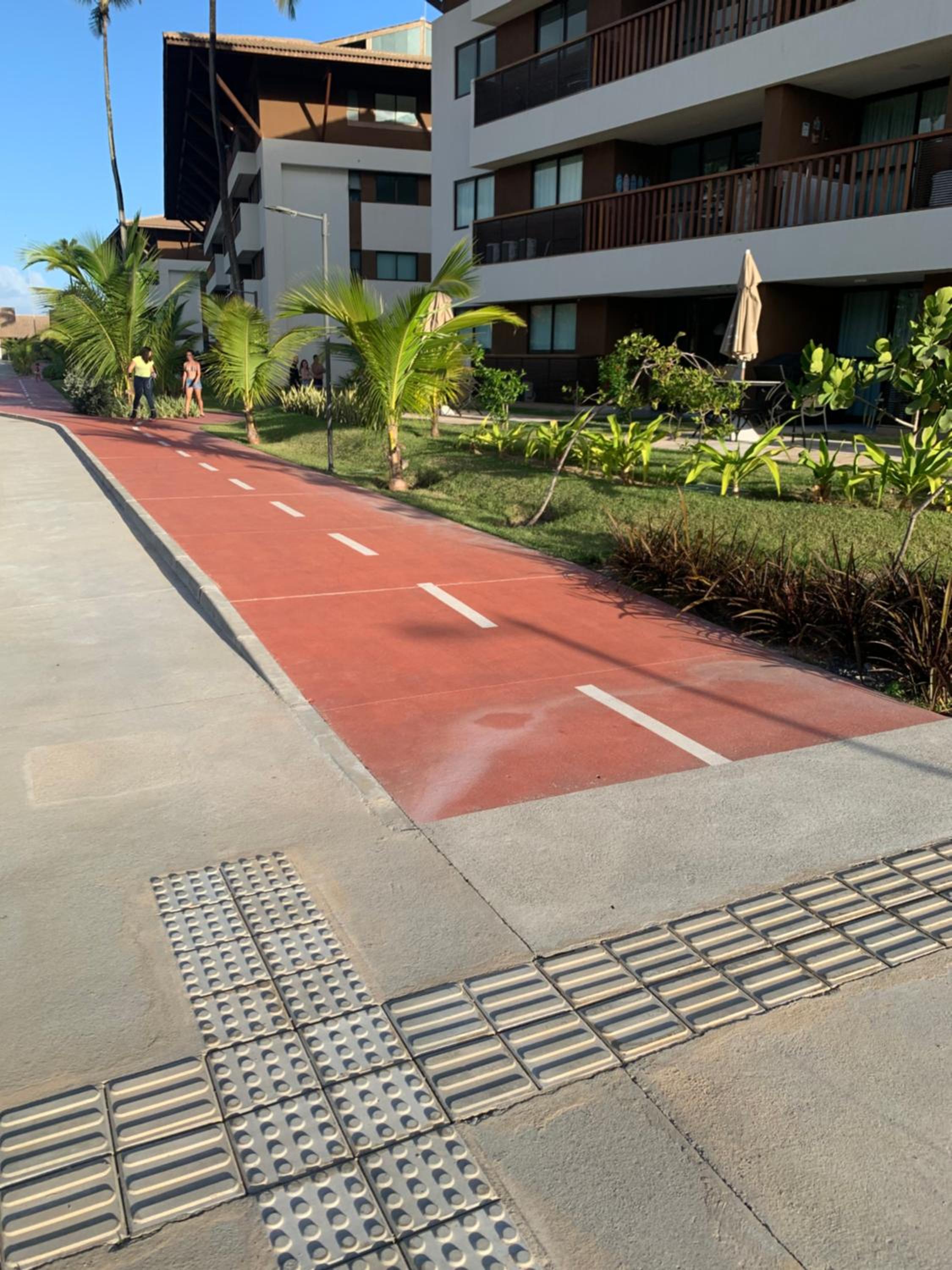 Flat Super Luxo Térreo Frente Piscinas