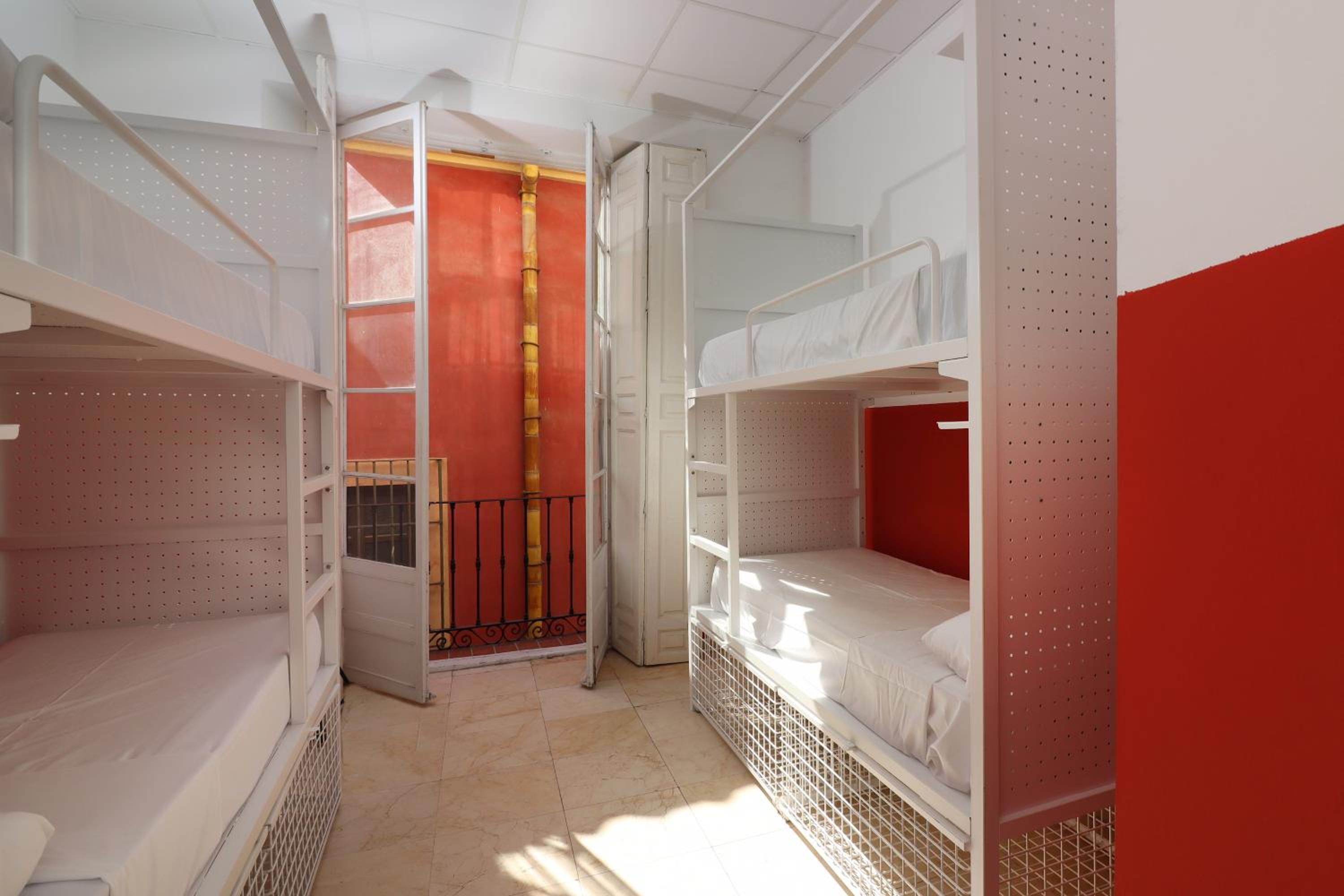 Feel Hostels City Center