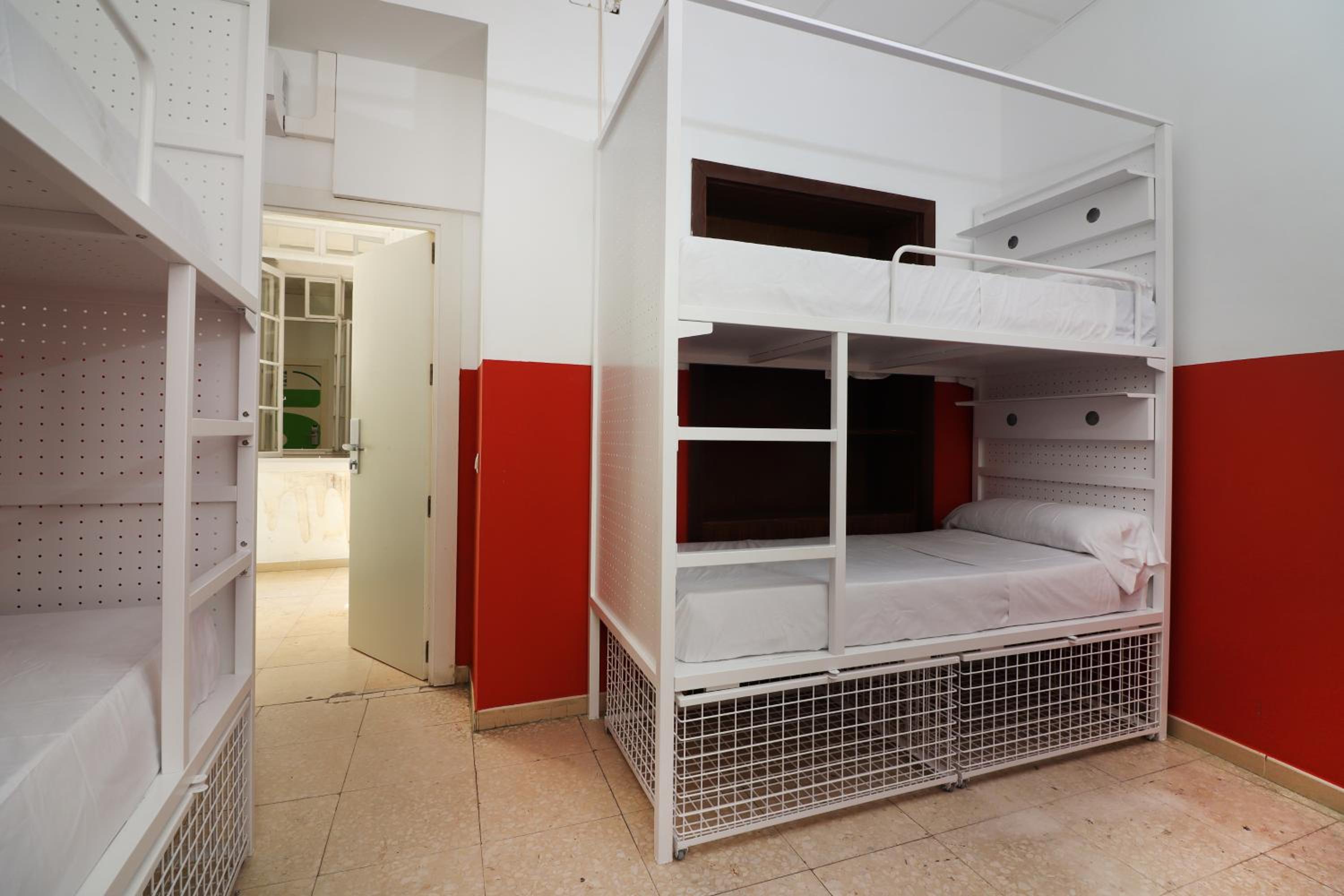 Feel Hostels City Center