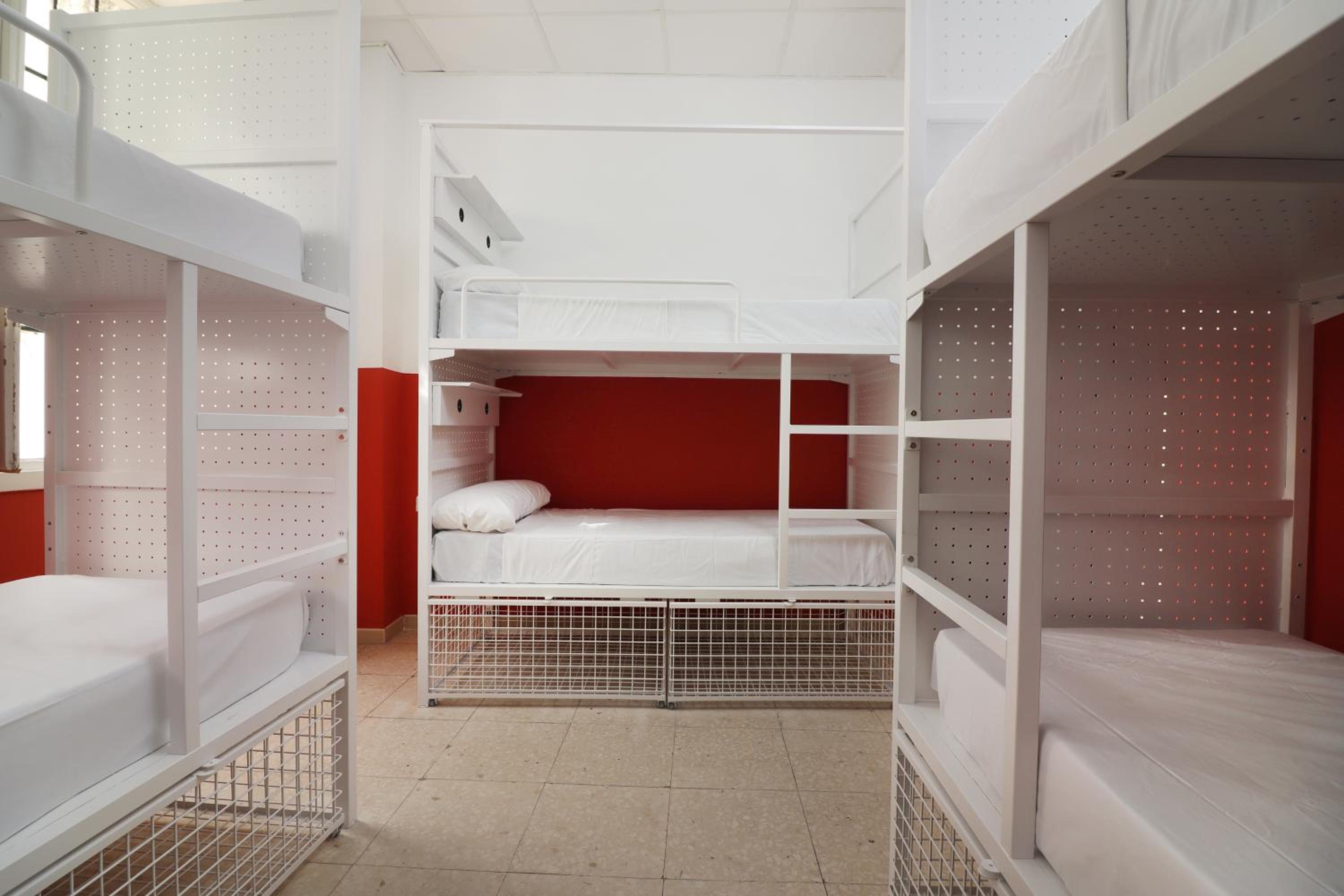 Feel Hostels City Center
