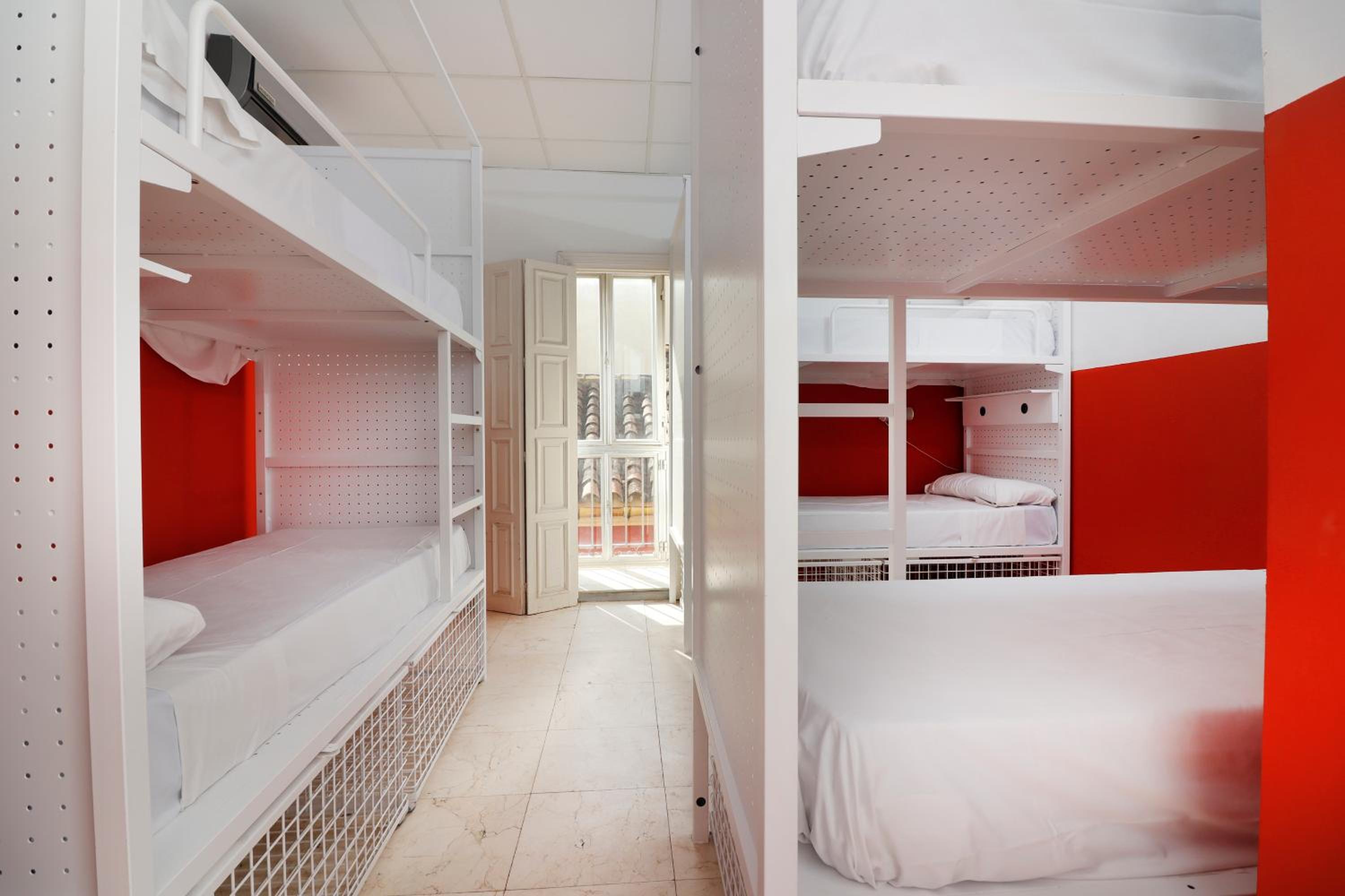 Feel Hostels City Center
