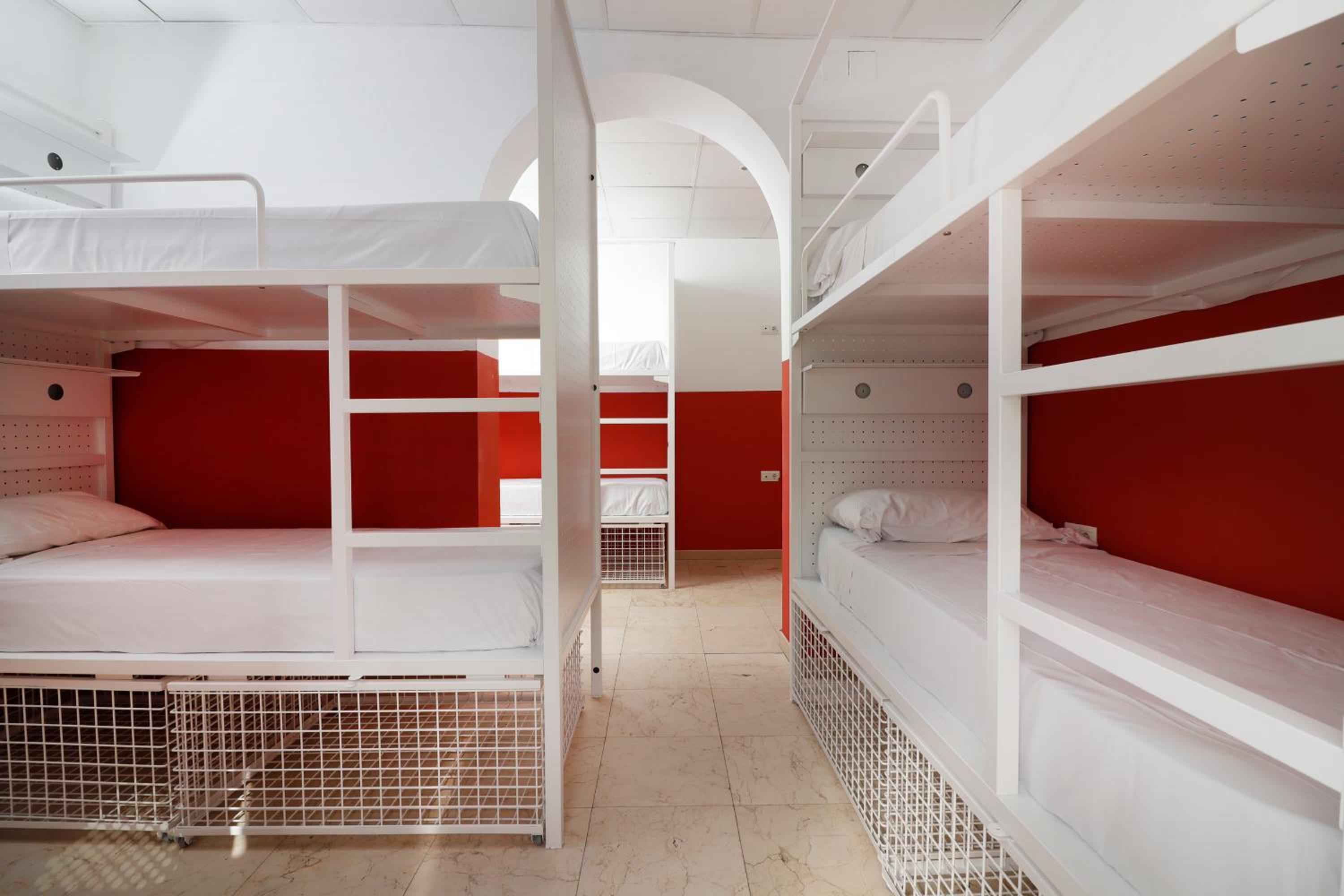 Feel Hostels City Center