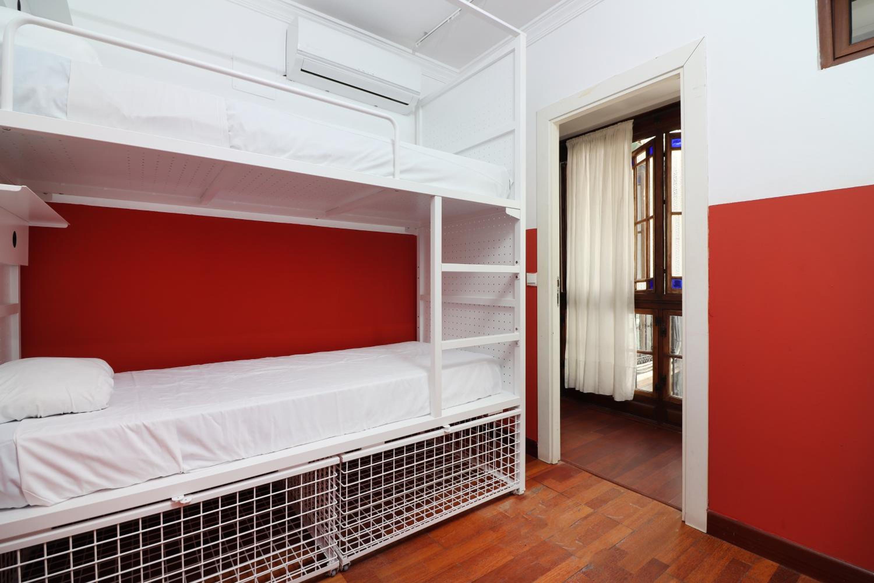 Feel Hostels City Center