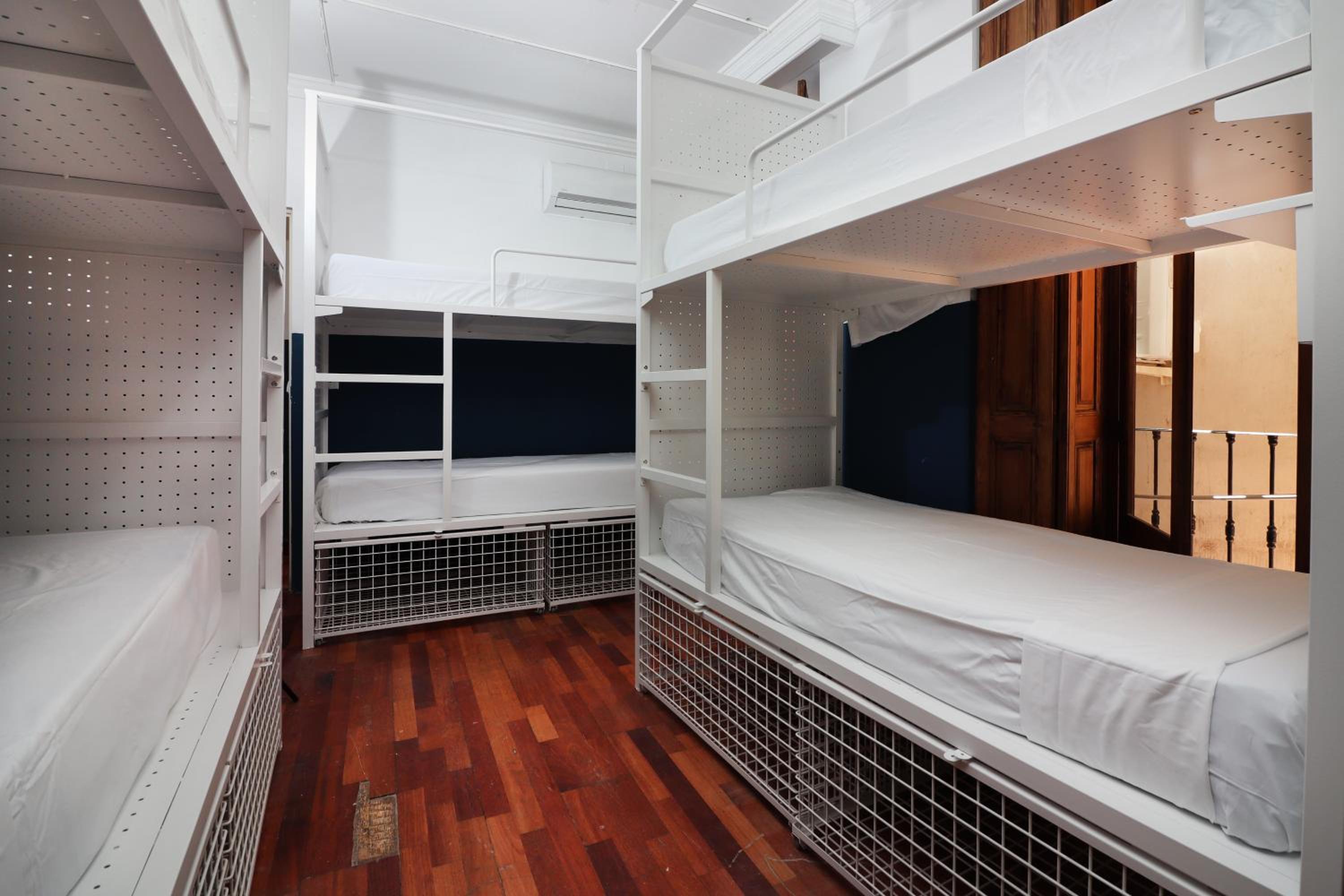 Feel Hostels City Center