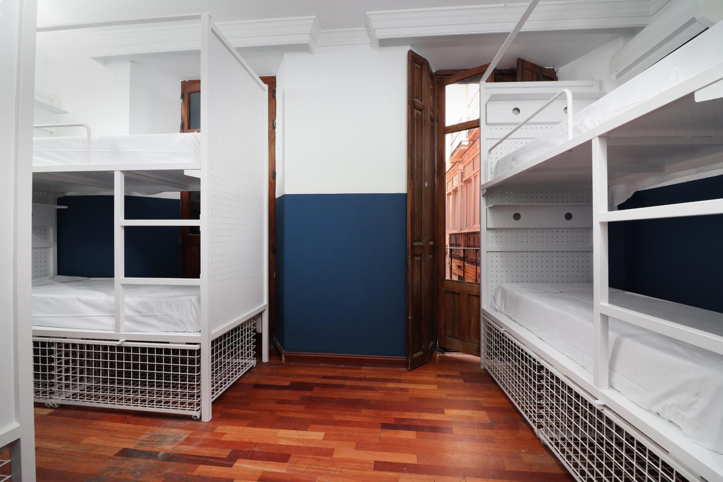 Feel Hostels City Center