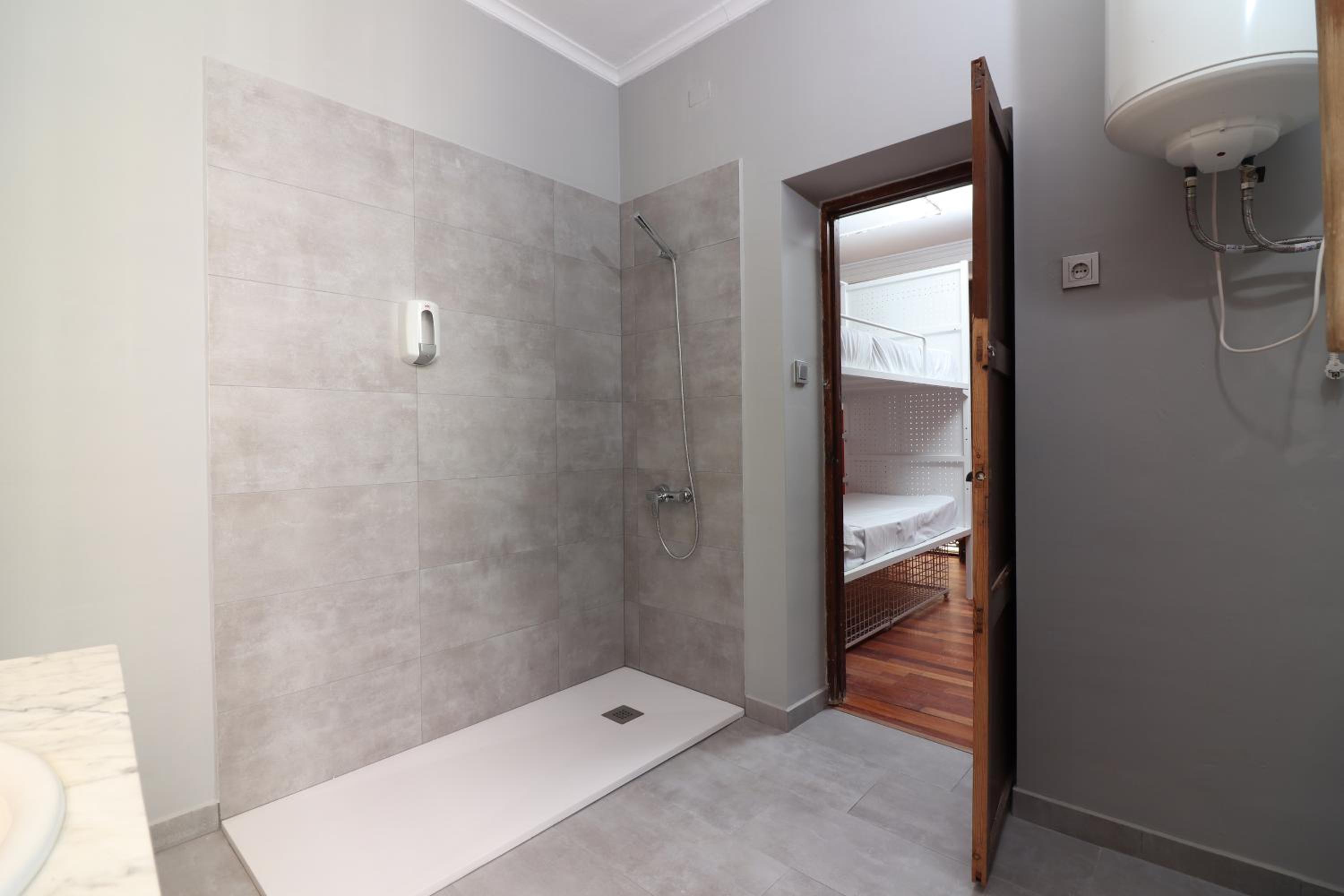 Feel Hostels City Center