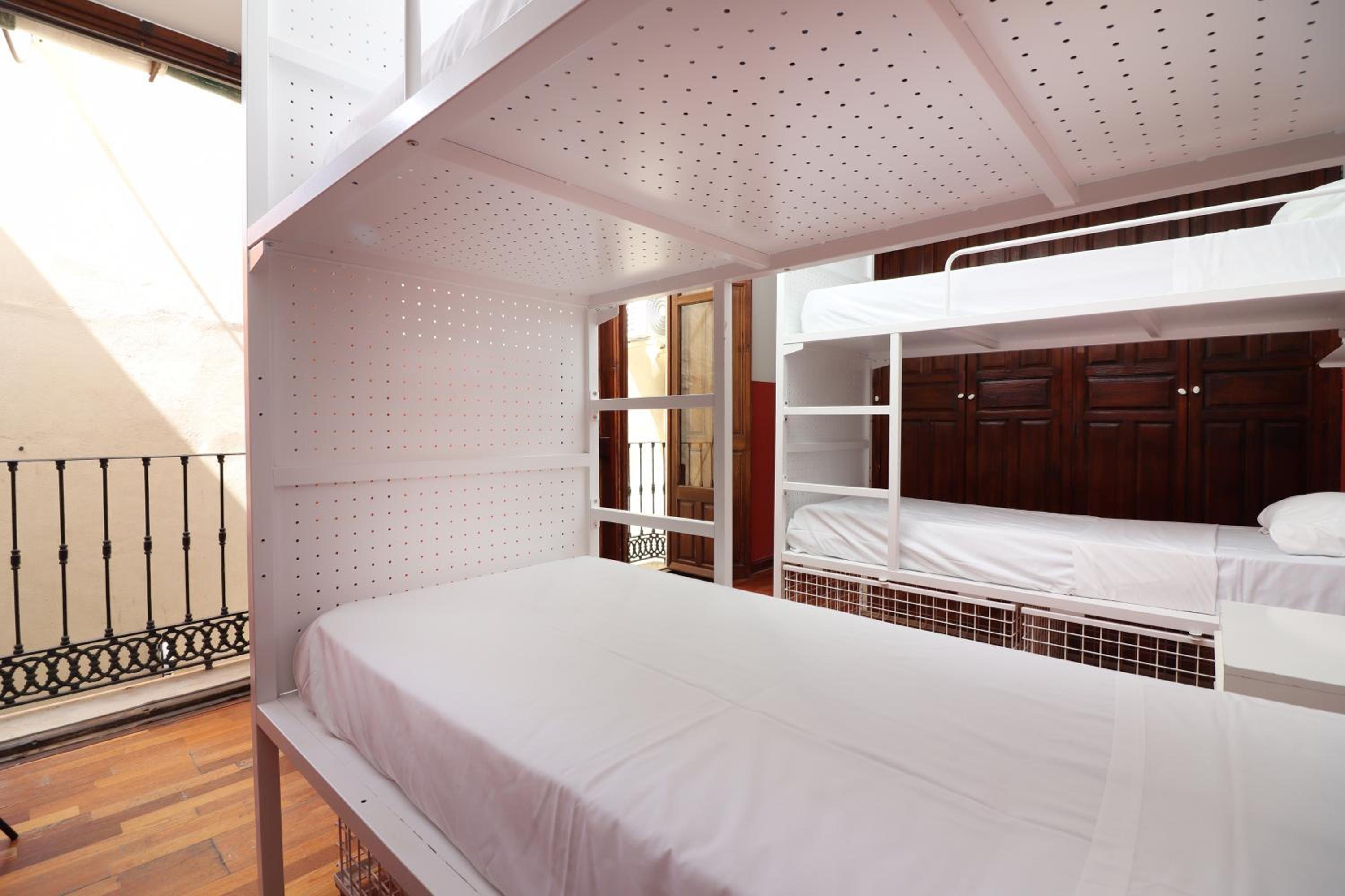 Feel Hostels City Center
