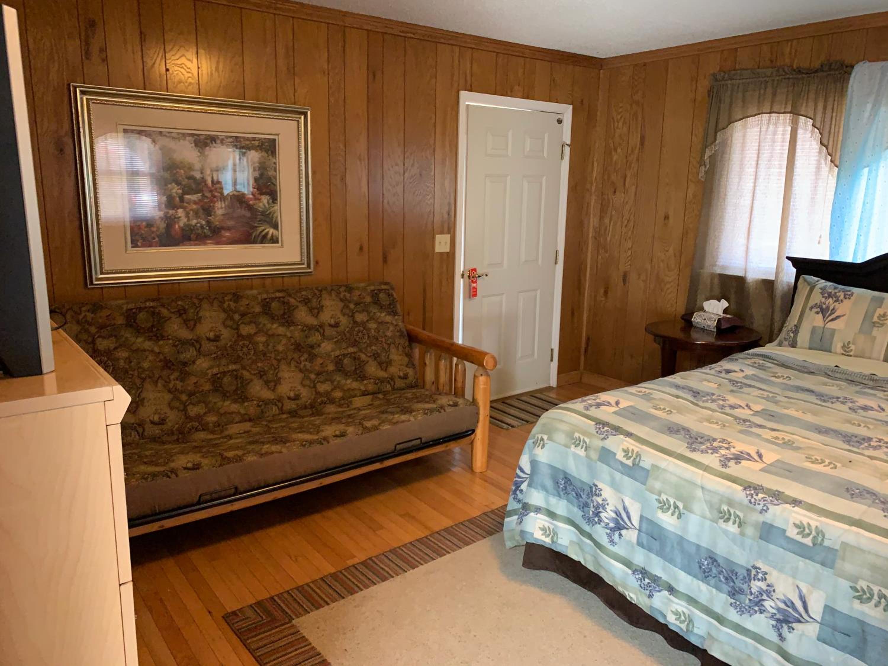Phillips Historic Motel & Cottages