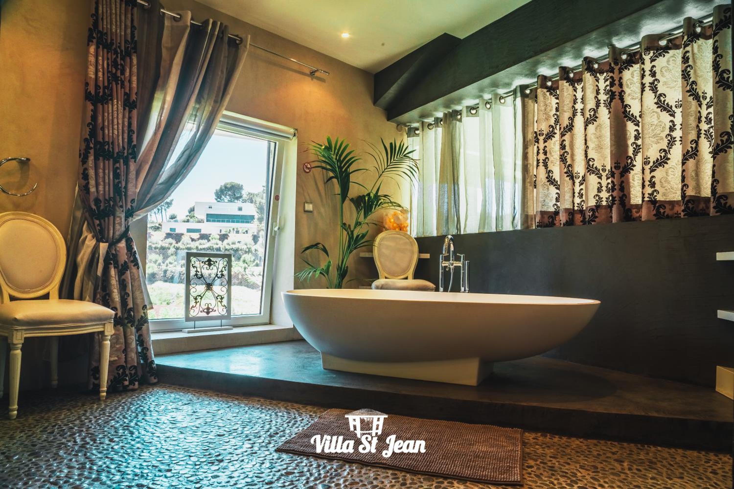Villa St Jean SUITE Romantique view 3