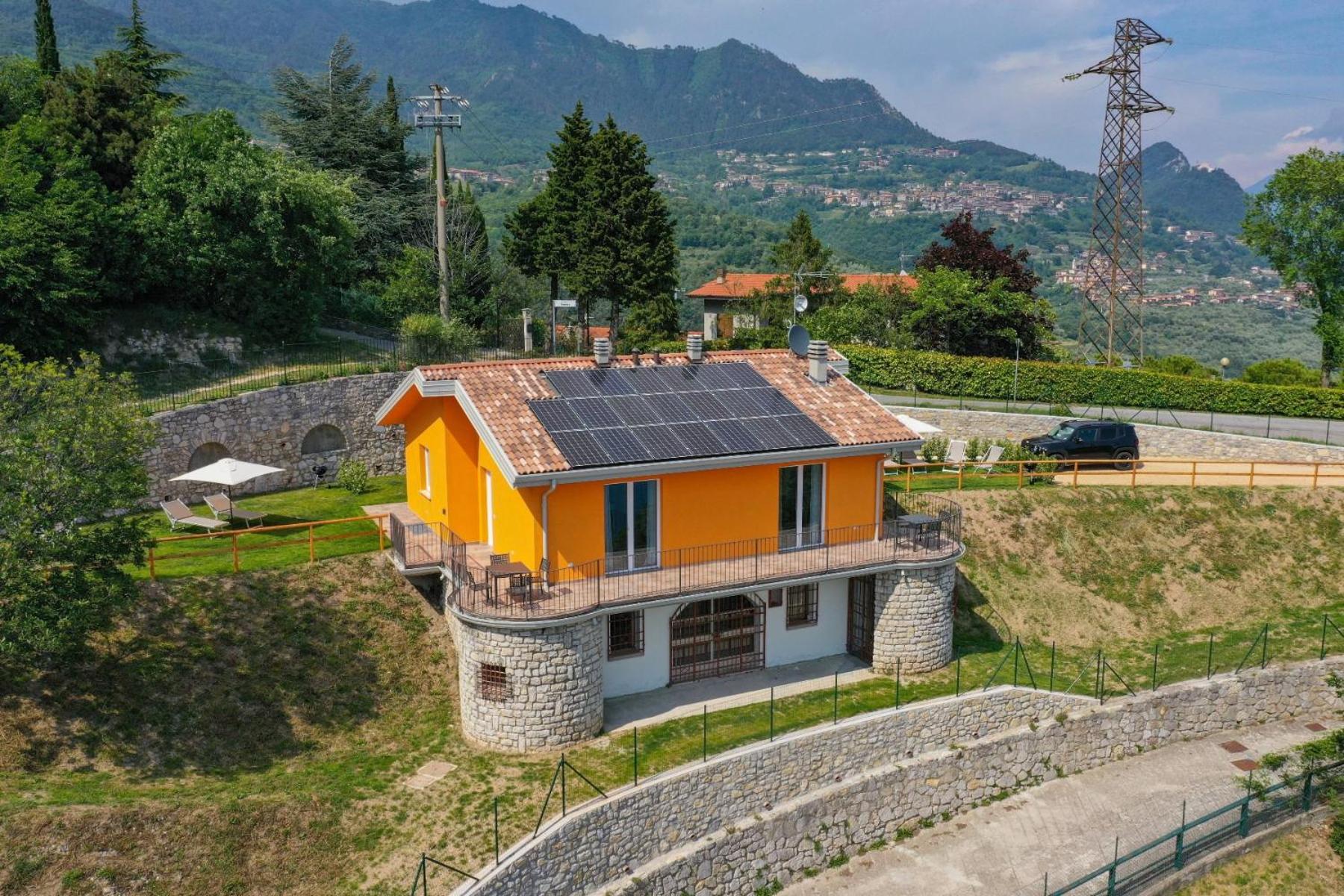 Orange house photo 5