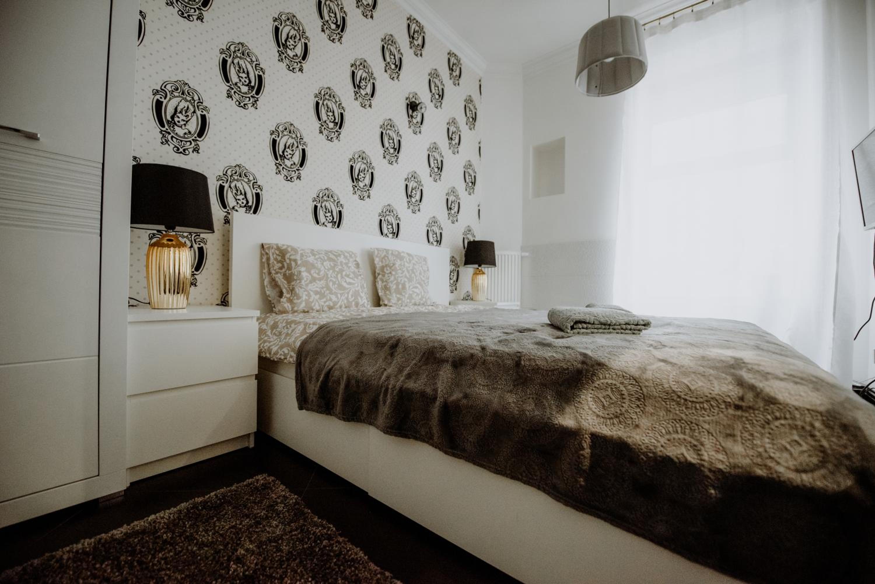 Grand Hotel LuxuryB&B -Piotrkowska St Free Parking view 2