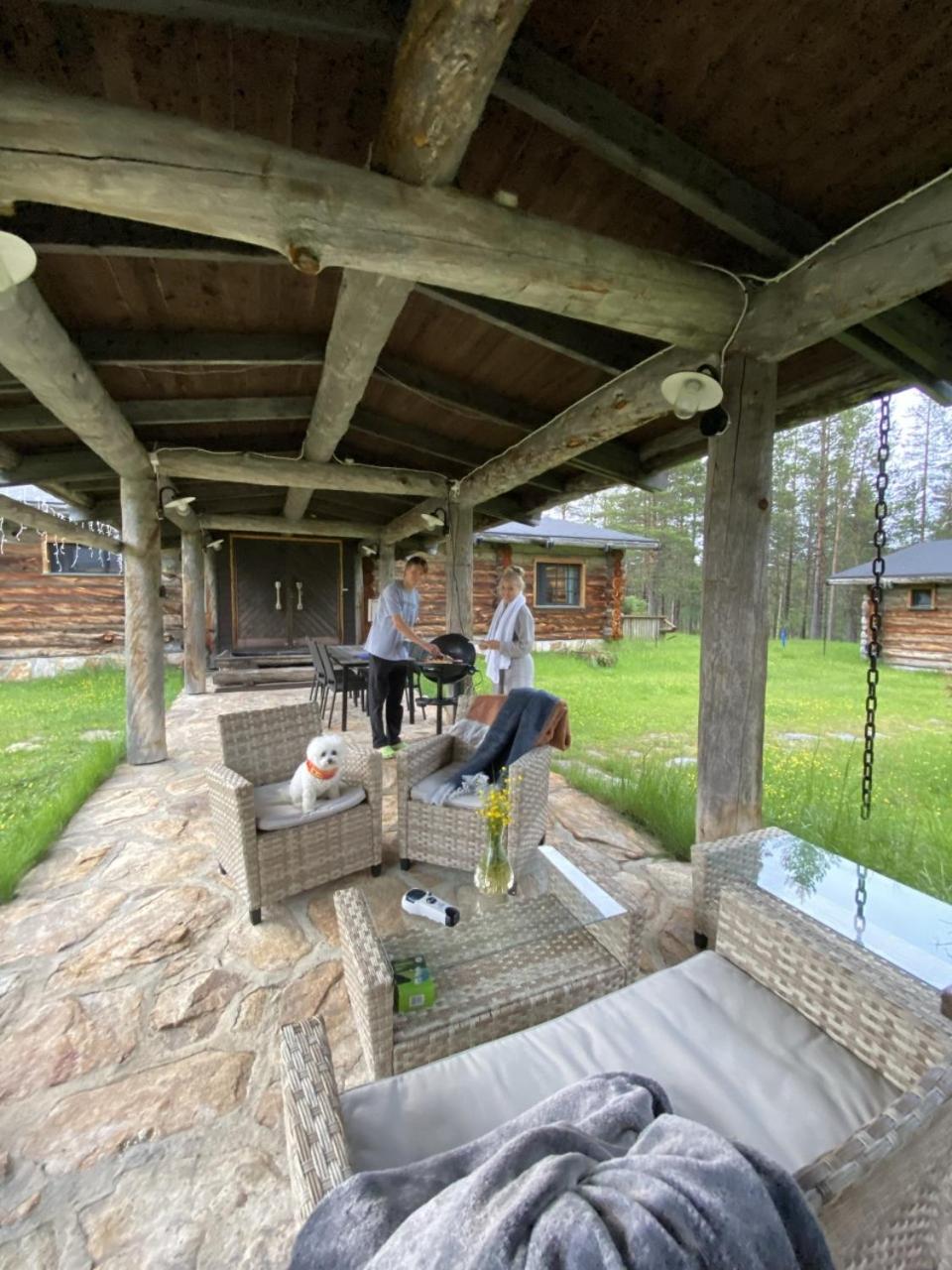 Kuukkeli Log Houses Porakka Inn