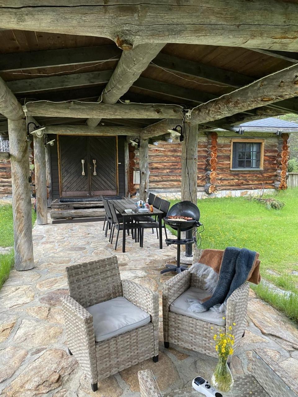 Kuukkeli Log Houses Porakka Inn