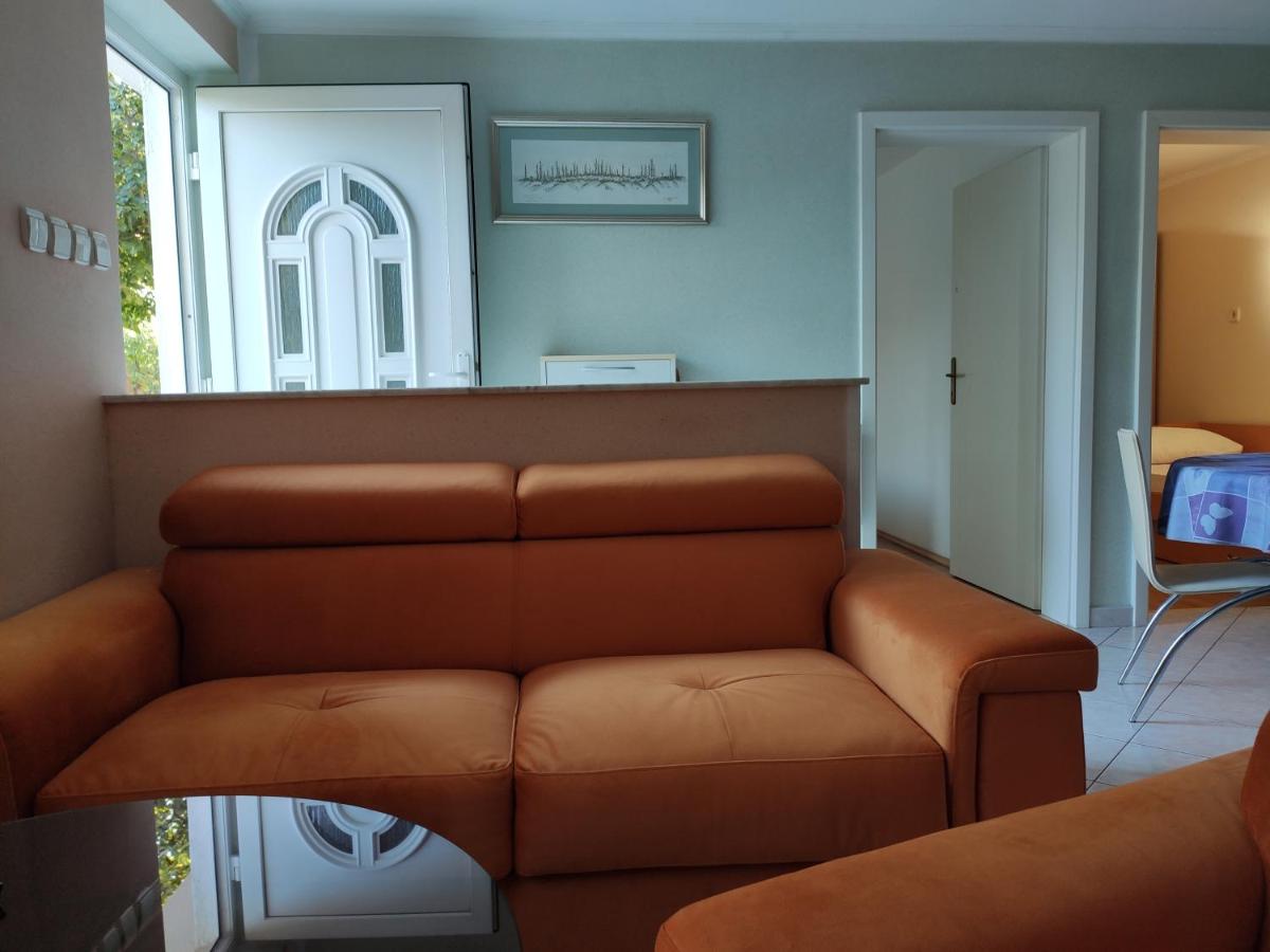 Apartment with private garden and terrace view 5